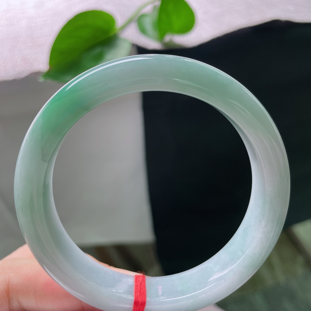 56.8/13/7.9，飘绿正圈，肉质细腻干净，水头好，种老，落落大方，皮纹，ss55193a