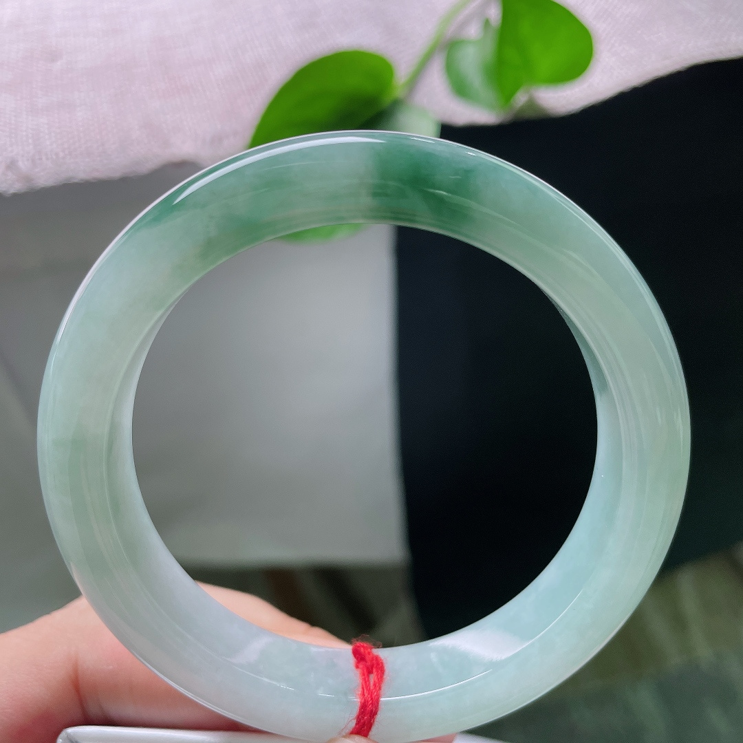 57.3/12/9，飘花正圈，是前大自然随手画下的一笔水墨，不争不抢，却最是动人。无裂，ss5379
