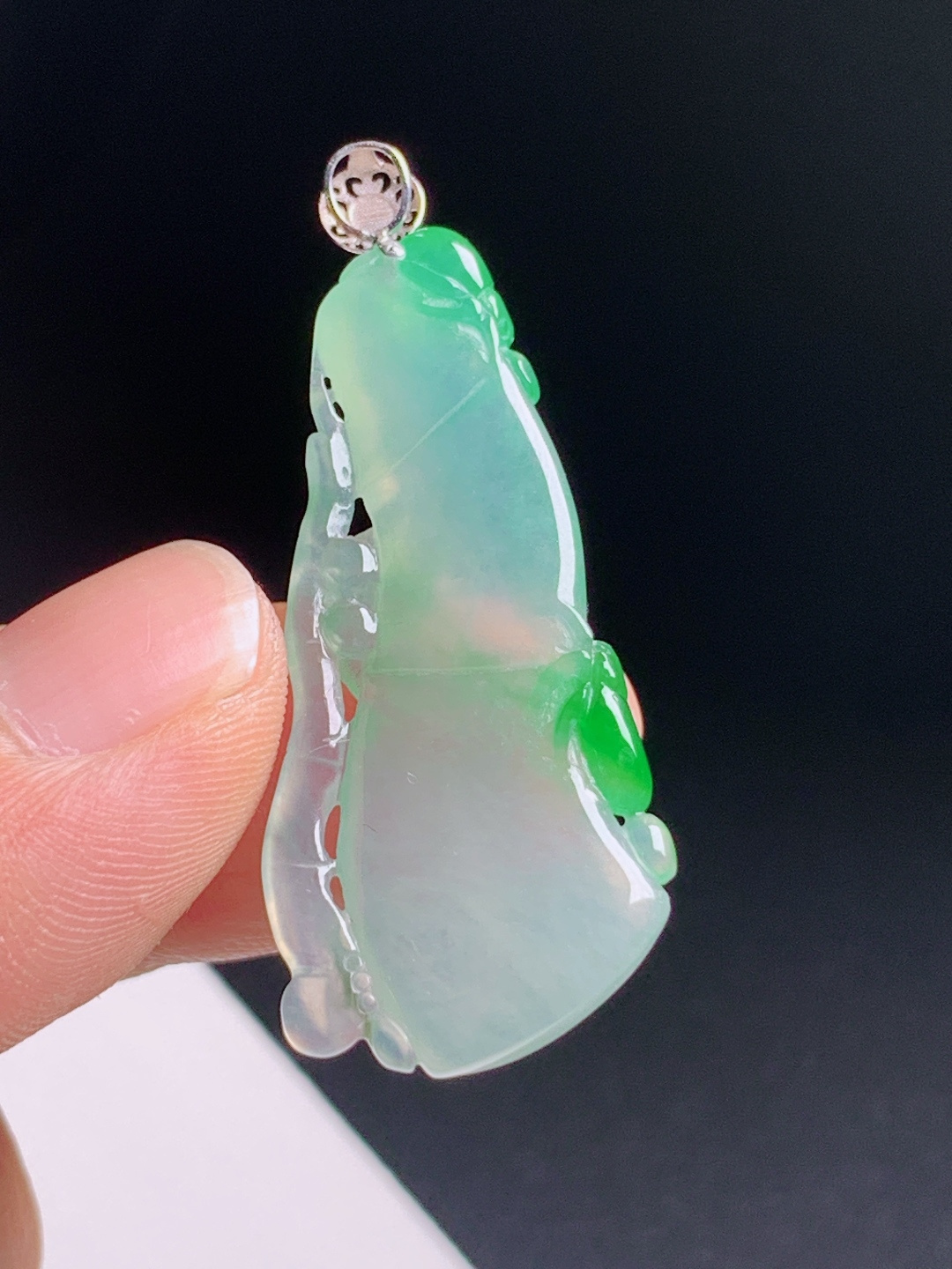 ️  冰种飘绿竹节吊坠，辣绿巧雕节节高升，冰润透亮寓意前程顺遂裸石38.5-17.6-4.1整体42.6520617