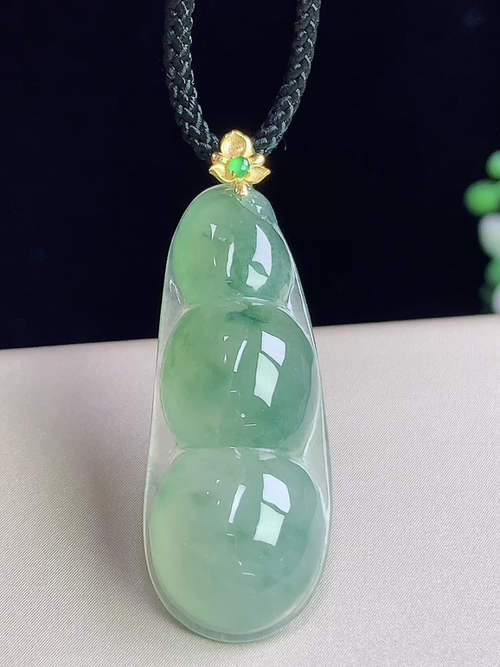 18k金镶冰飘花福豆，无裂，尺寸31.7-12.7-5.4mm，L21ktw