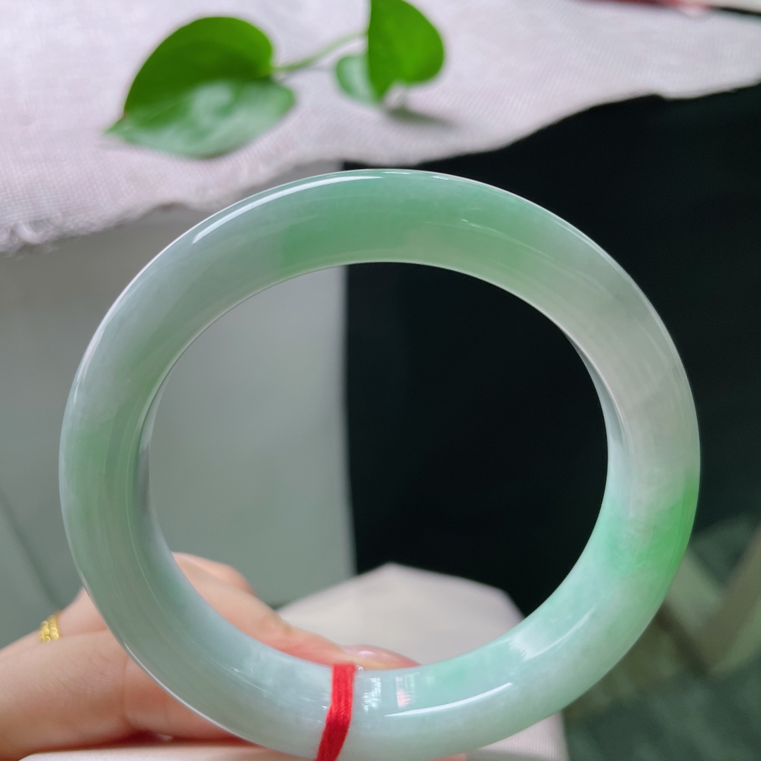 58/12/9，飘绿正圈，水润，肉质细腻干净，种老，吹面不寒杨柳风，有纹，ss54920a