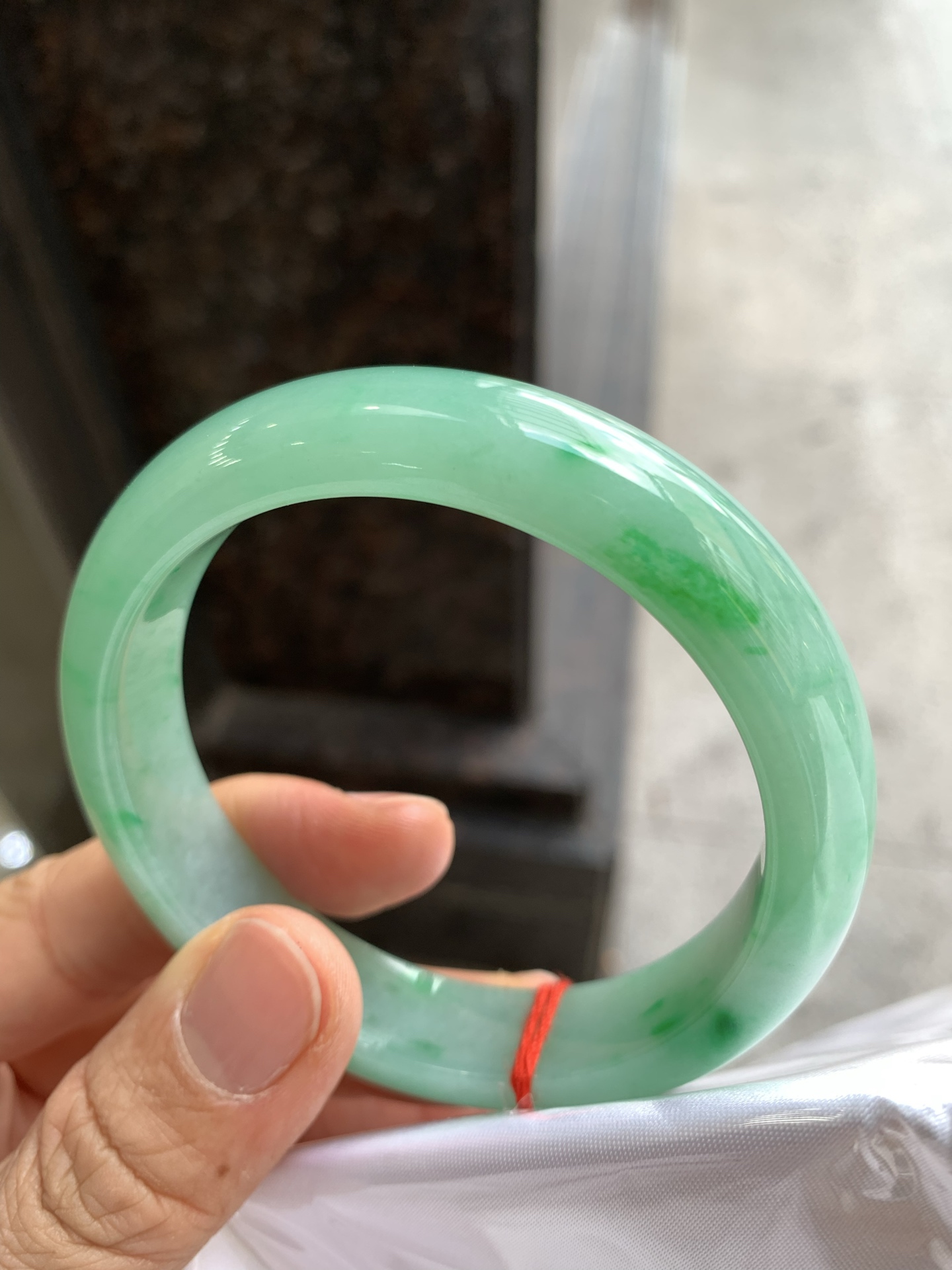 正圈飘绿 无裂 尺寸：58/13/8.6 细腻色辣