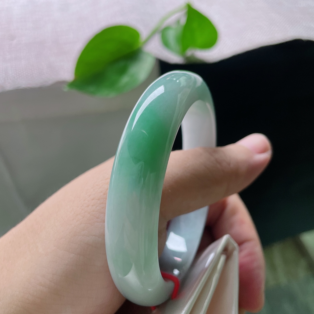 56.8/13/7.9，飘绿正圈，肉质细腻干净，水头好，种老，落落大方，皮纹，ss55193a