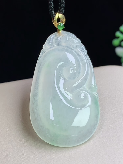 18k金镶冰飘绿如意，无裂，尺寸40-22-4.8mm，L21tgj