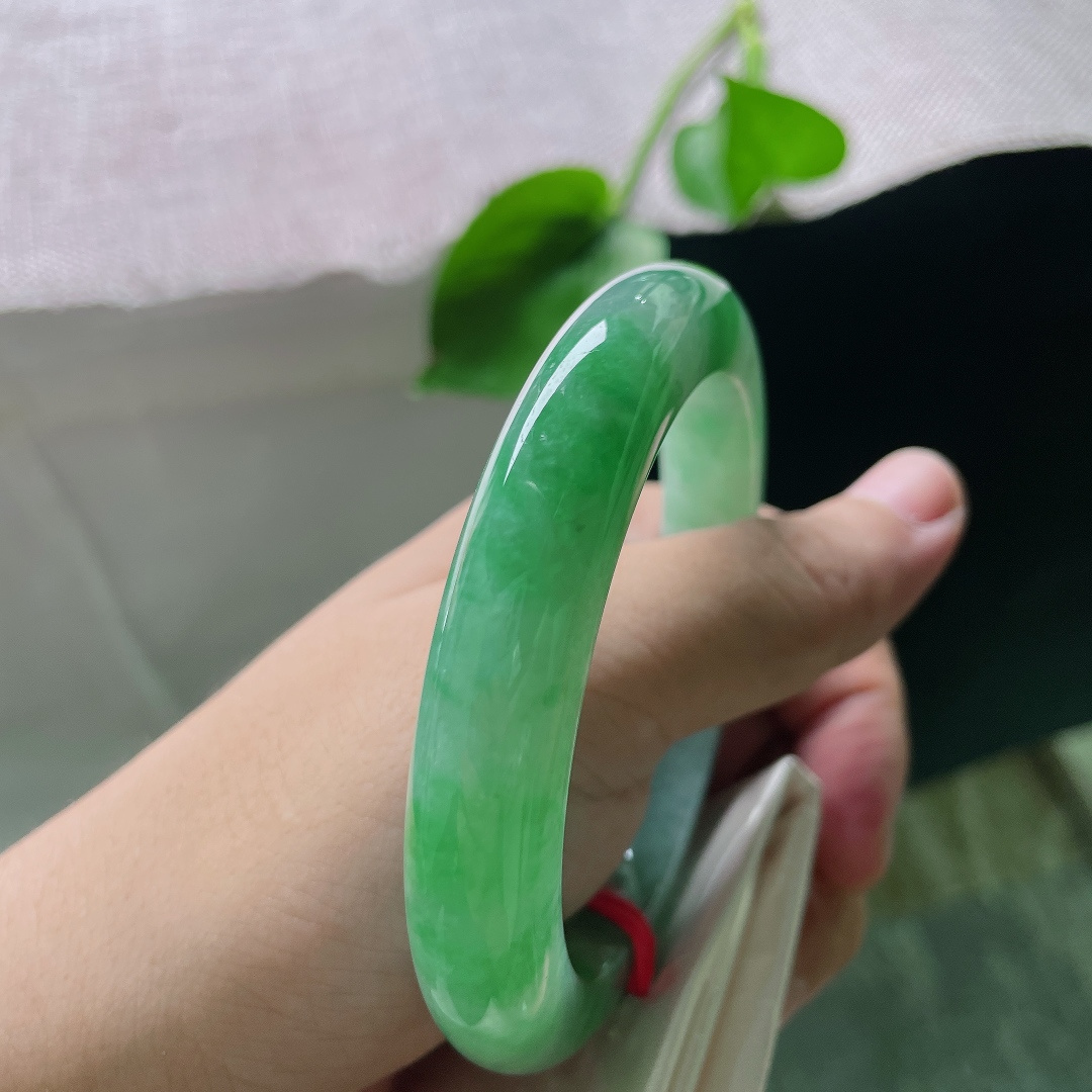 60.8/11.7/10.2绿底正圈，水润细腻，翠色伊人，郁郁葱葱，传承之美，贵气，无裂，ss53419a