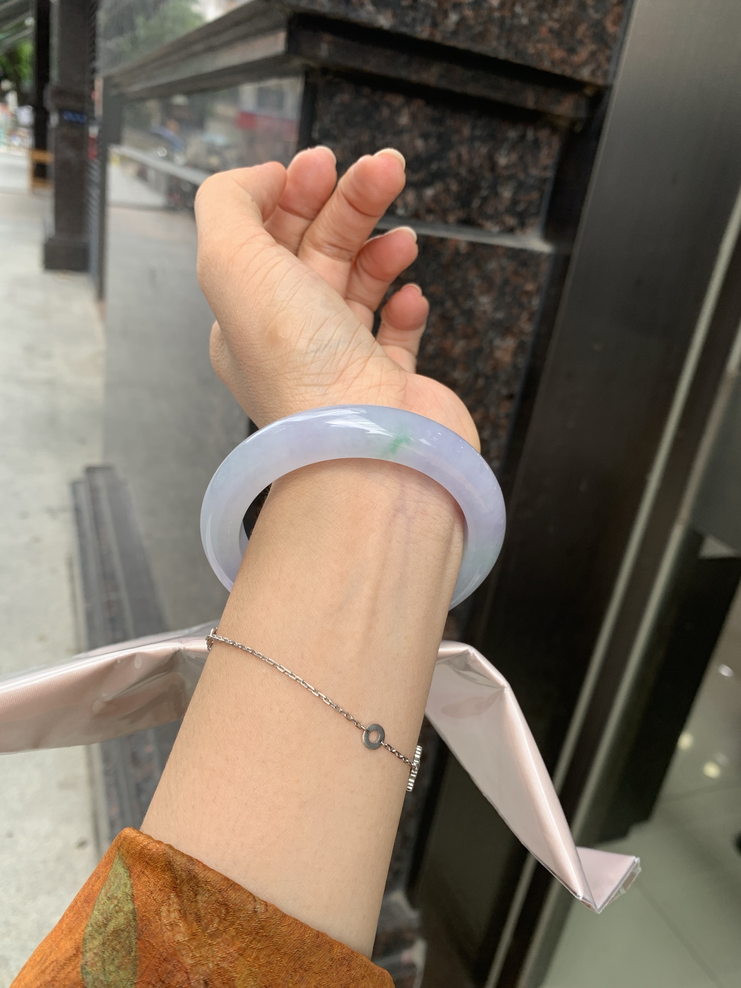 春彩正圈 56-9.3-11.3 0621-N930-3 打灯棉线，底妆水润，绿花色碰上梦幻般的春，像是融化了的春天，所有的美好交织在一起，让人心生宁静而淡淡的欢喜