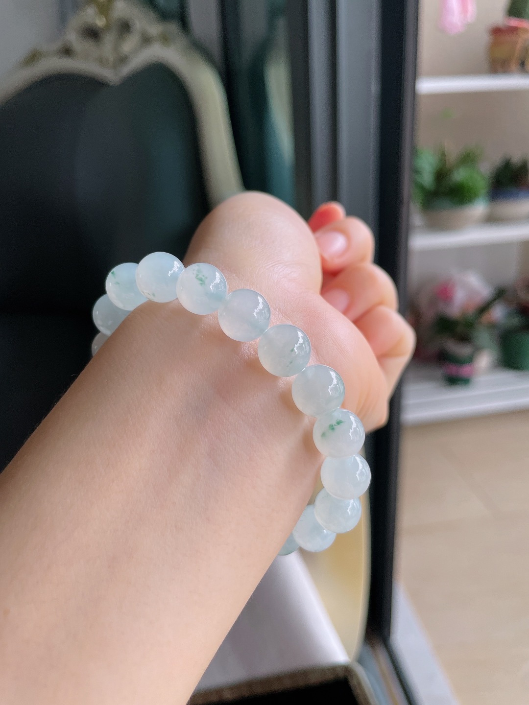 天然翡翠A货，冰飘花手串，尺寸：10mm。【编4291】