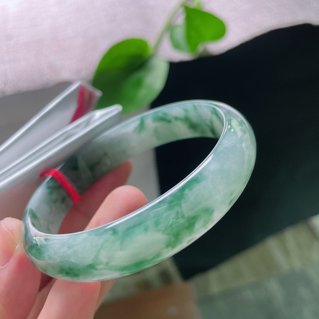 58.7/13.1/5.8，飘花正圈，水润，冰感好，贵气，优雅，灵动雅致，无裂，ss55177a