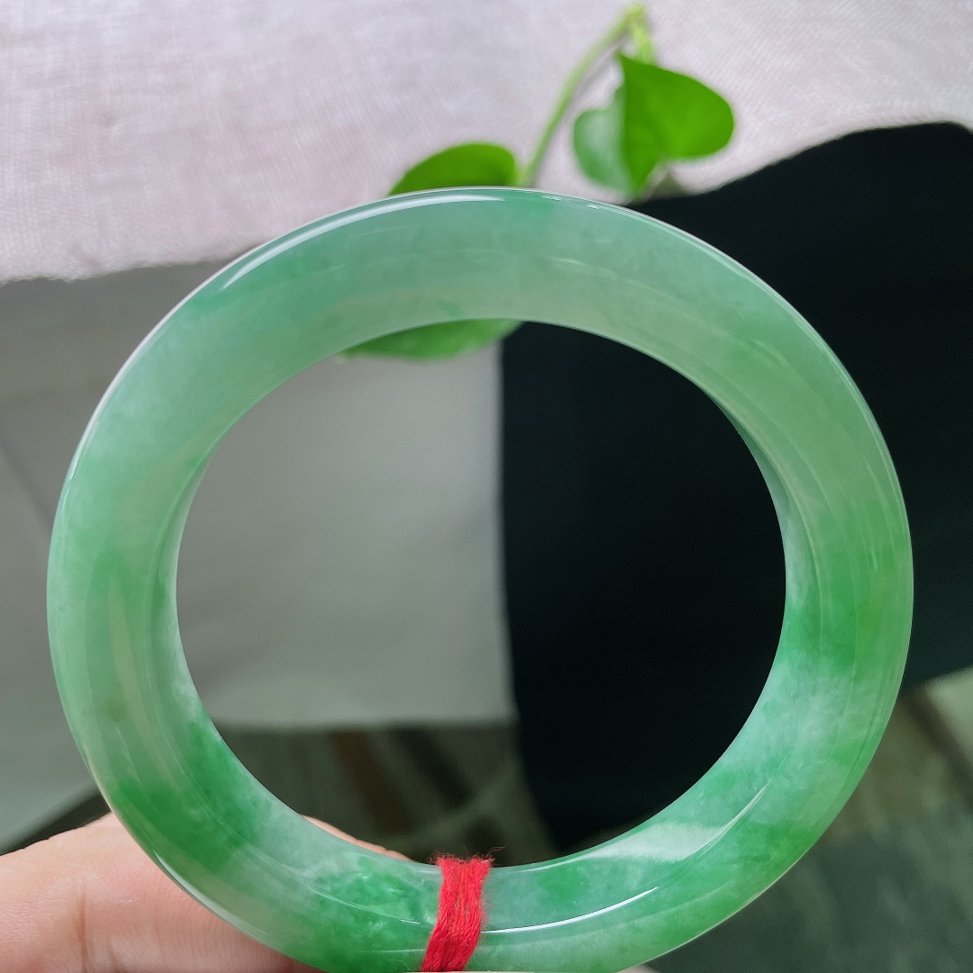 60.8/11.7/10.2绿底正圈，水润细腻，翠色伊人，郁郁葱葱，传承之美，贵气，无裂，ss53419a