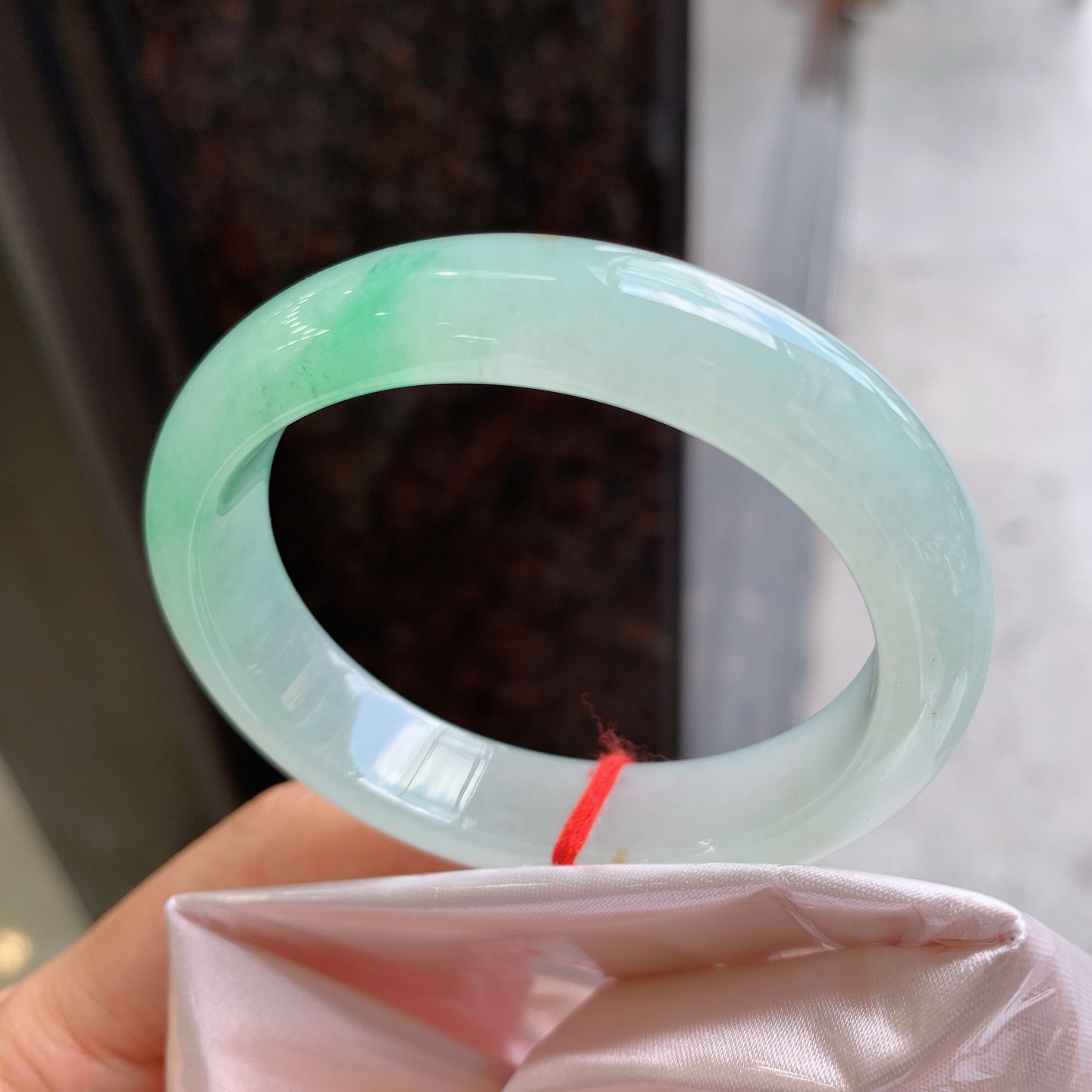 贵妃冰飘绿 有纹 尺寸：52/44/12/7.4 小圈口