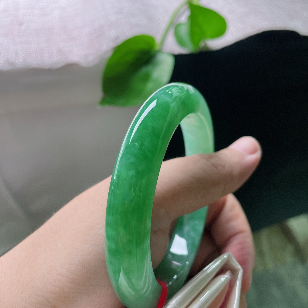 60.5/11.7/10.2绿底正圈，一点皮纹，ss53109a