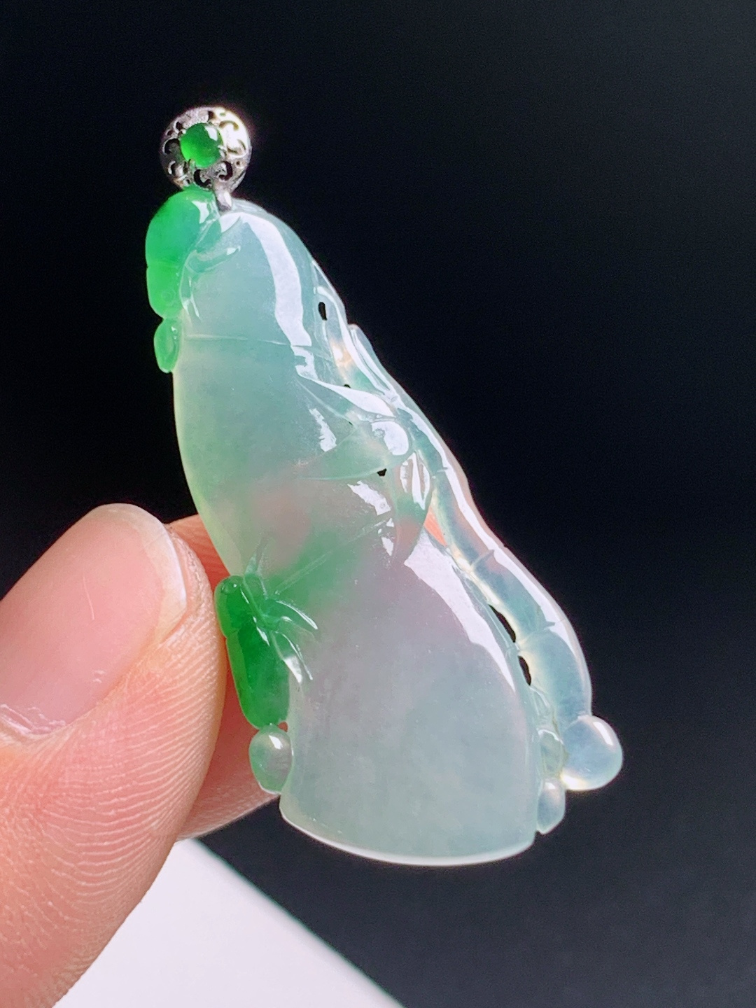️  冰种飘绿竹节吊坠，辣绿巧雕节节高升，冰润透亮寓意前程顺遂裸石38.5-17.6-4.1整体42.6520617