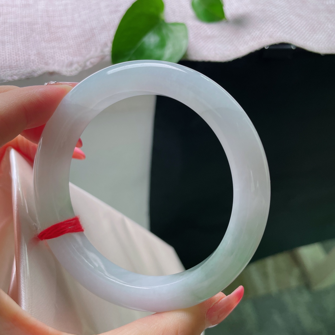 56.4/11/8.7，淡绿底正圈，水头好，种老，一抹深色点缀，简约不简单，有纹，ss55198a