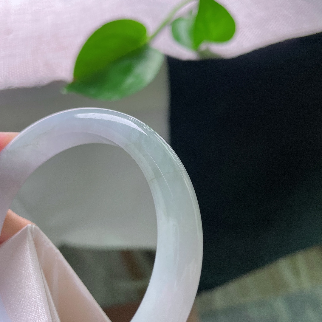 54.6/11.2/8.3，淡绿底正圈，清秀雅致，水头好，种老，干净，色线，ss55210a