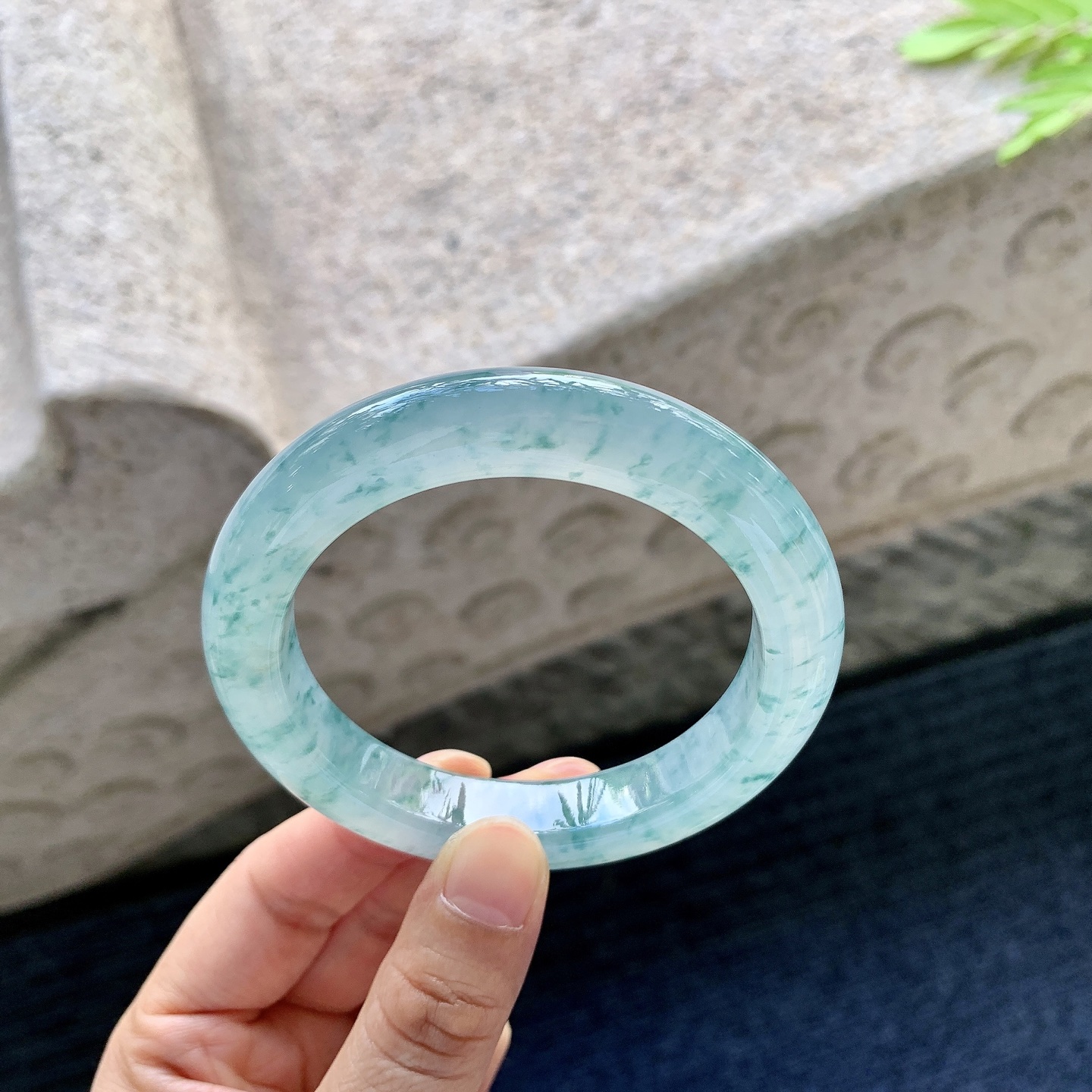正圈 55 55【圈口】55.5/11.2/9.8【编码】T1062314【描述】冰飘花，清透，水润，种老，细腻，无裂