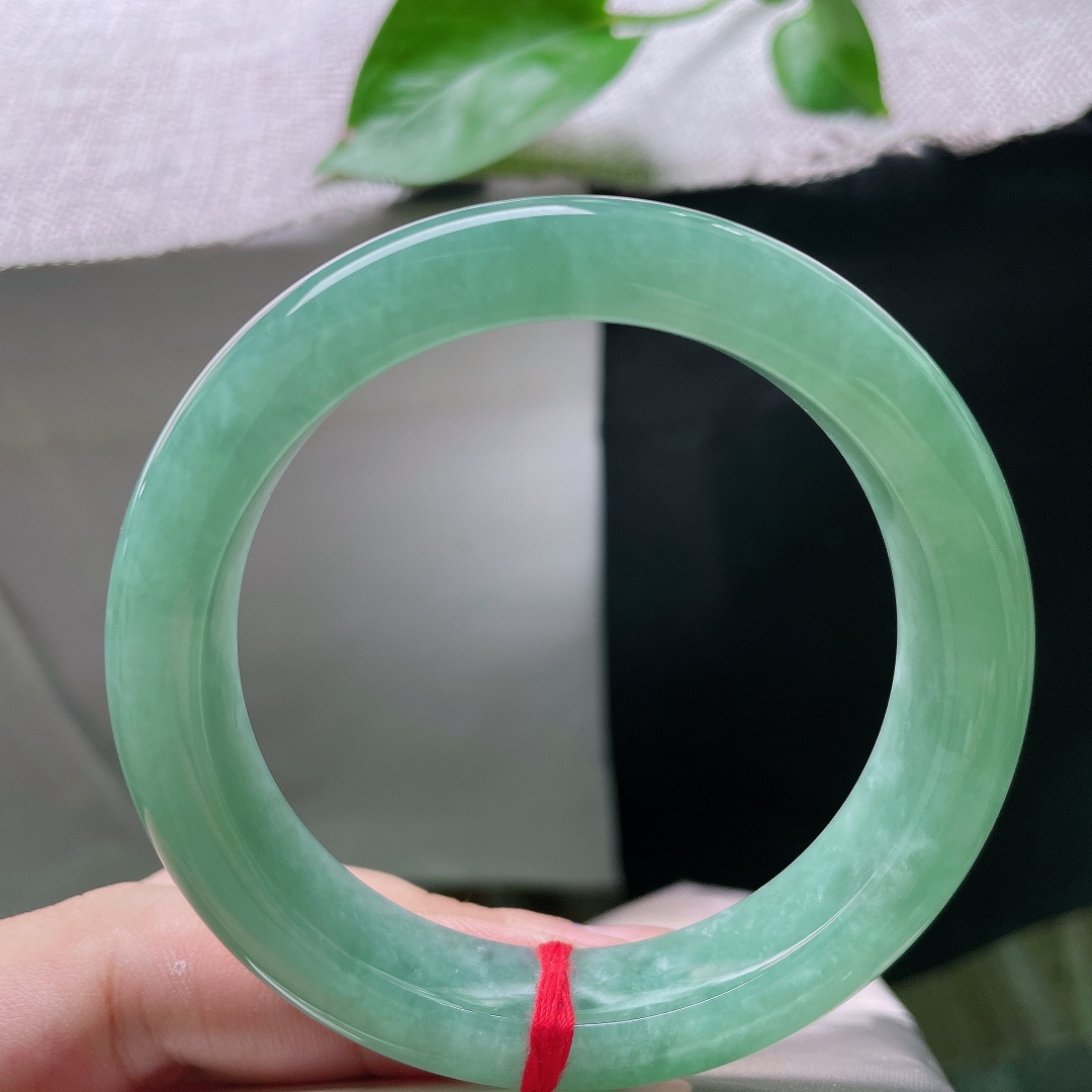 57.3/12.7/9.1，满绿正圈，细腻，水润，一汪翠韵，藏尽温润贵气 ，翠色倾城，温婉显贵 ，ss55036a