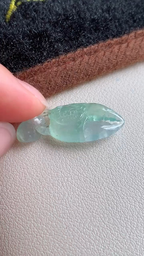 天然翡翠，冰晴蟹钳 尺寸28-11-4.8 aa618