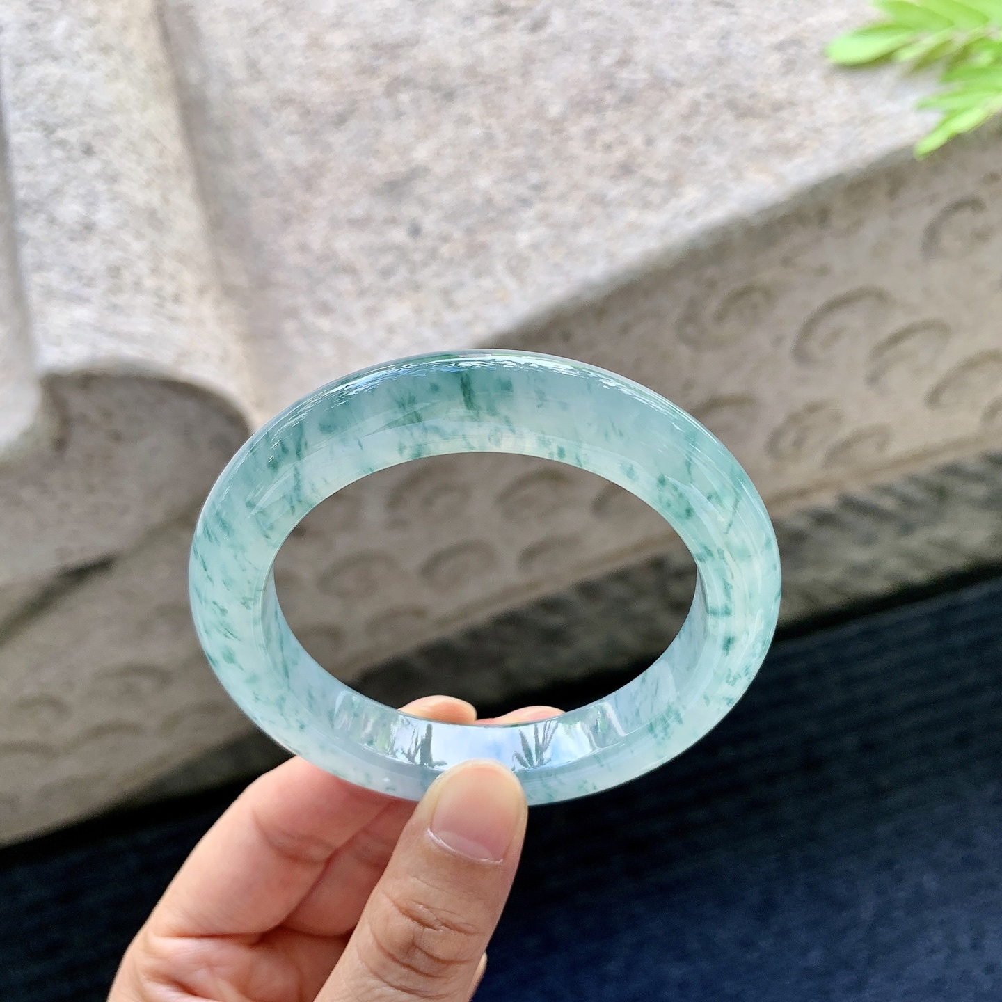 正圈 55 55【圈口】55.5/11.2/9.8【编码】T1062314【描述】冰飘花，清透，水润，种老，细腻，无裂