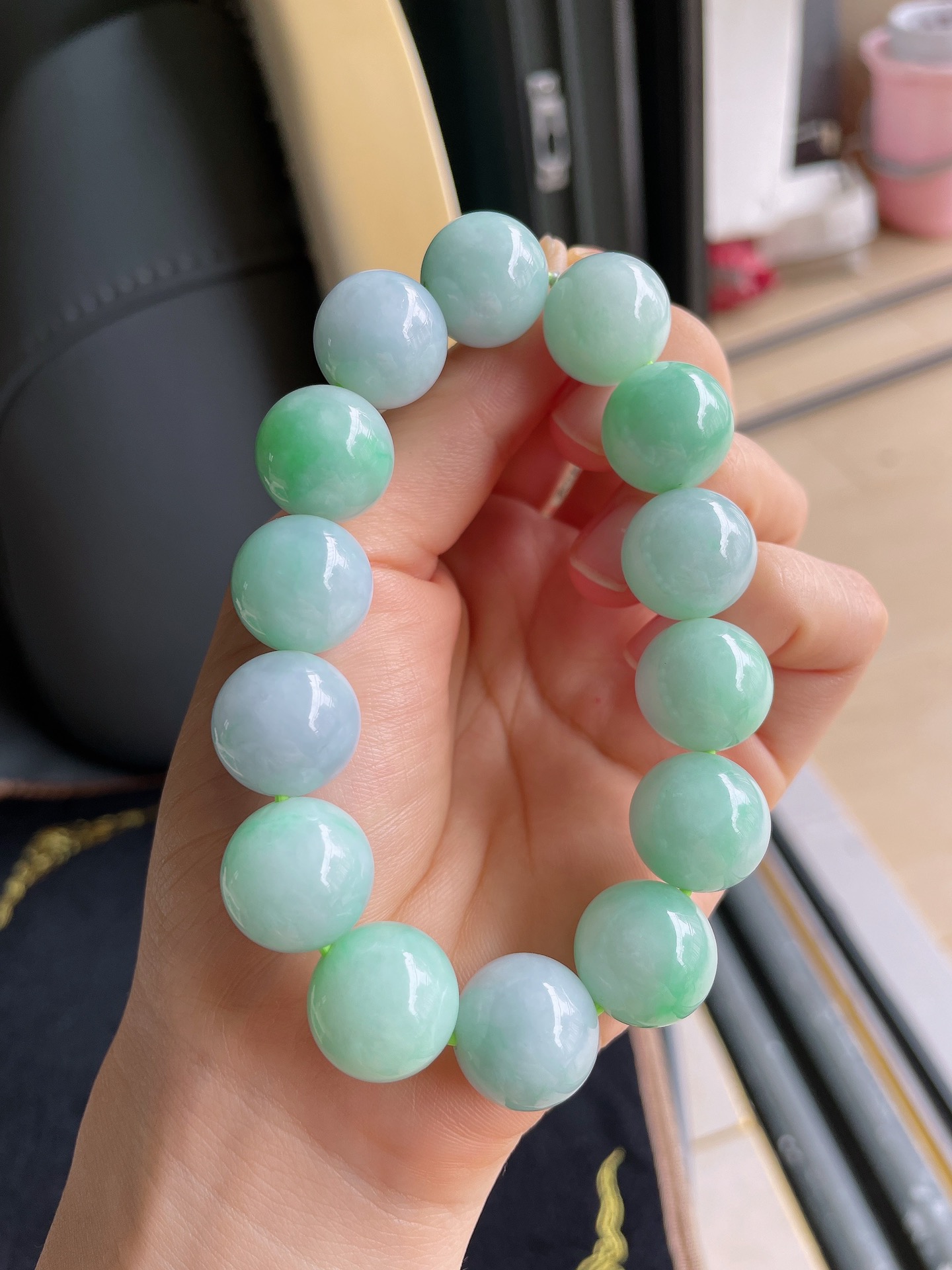 缅甸天然翡翠A货，春带彩手串，大颗粒，尺寸：15.2mm。-184