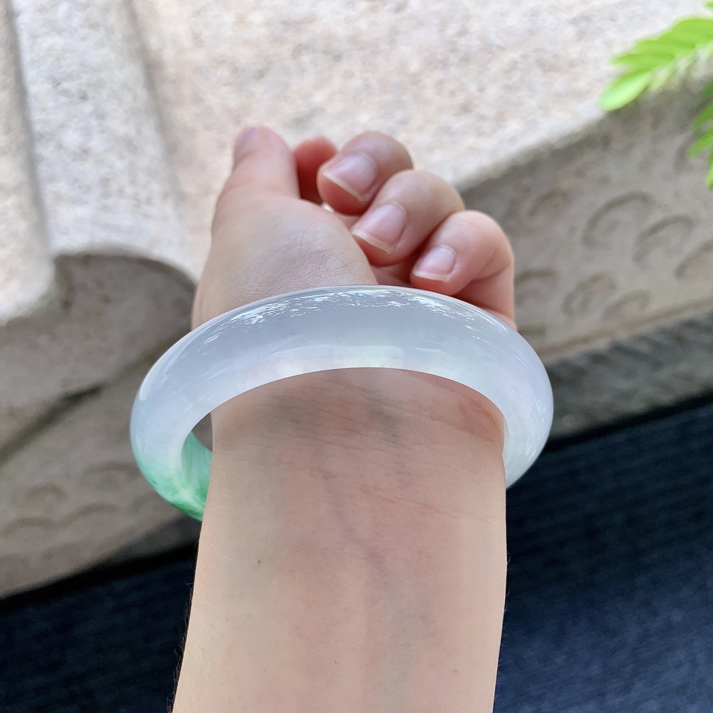 正圈 冰种飘绿花，清透，水润，种老，细腻，打灯有絮线