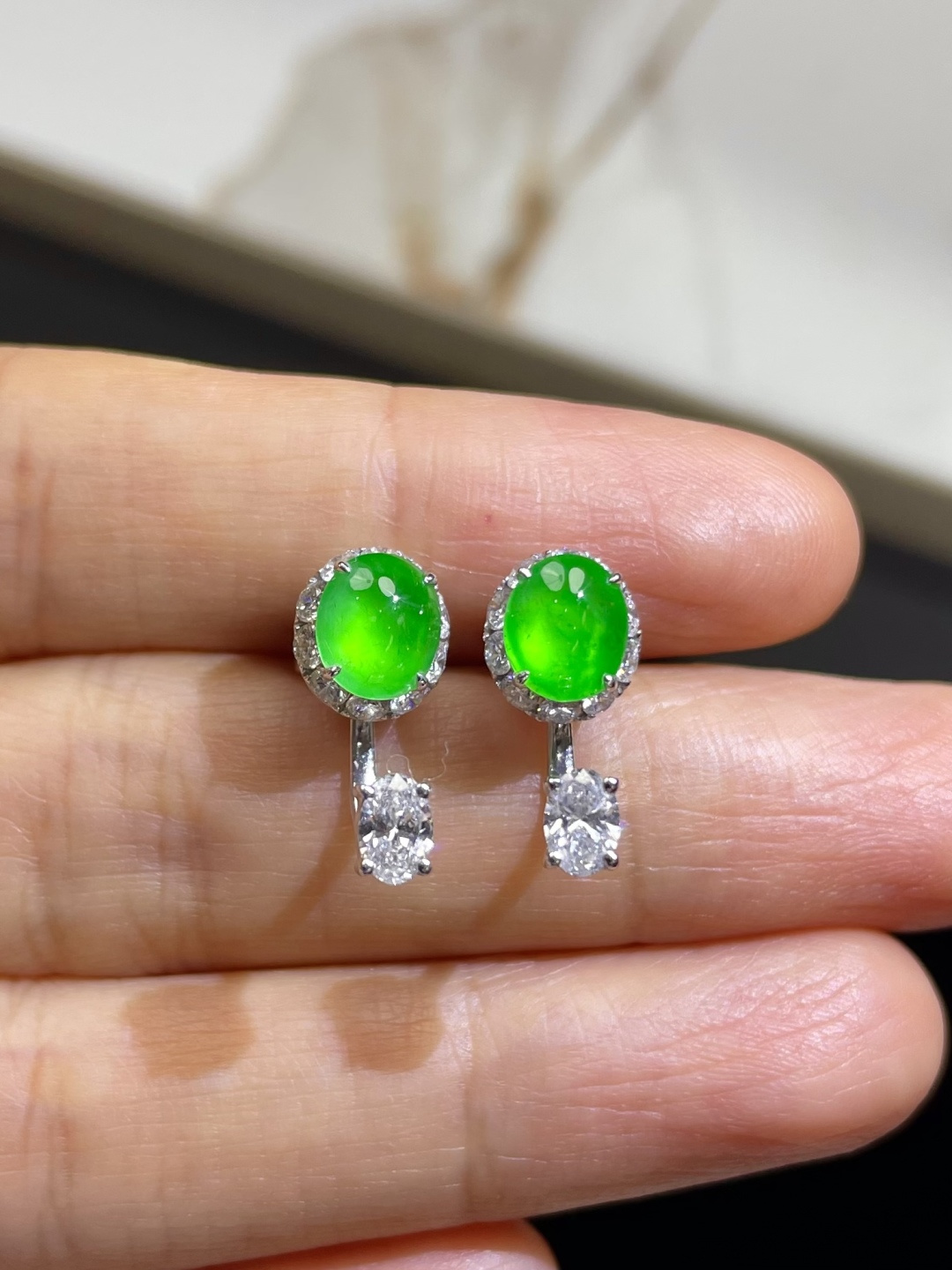 ️新品 | 冰种正阳绿蛋面耳钉裸石：6.5*5.5*3.5mm整体：16.5*7*7mm