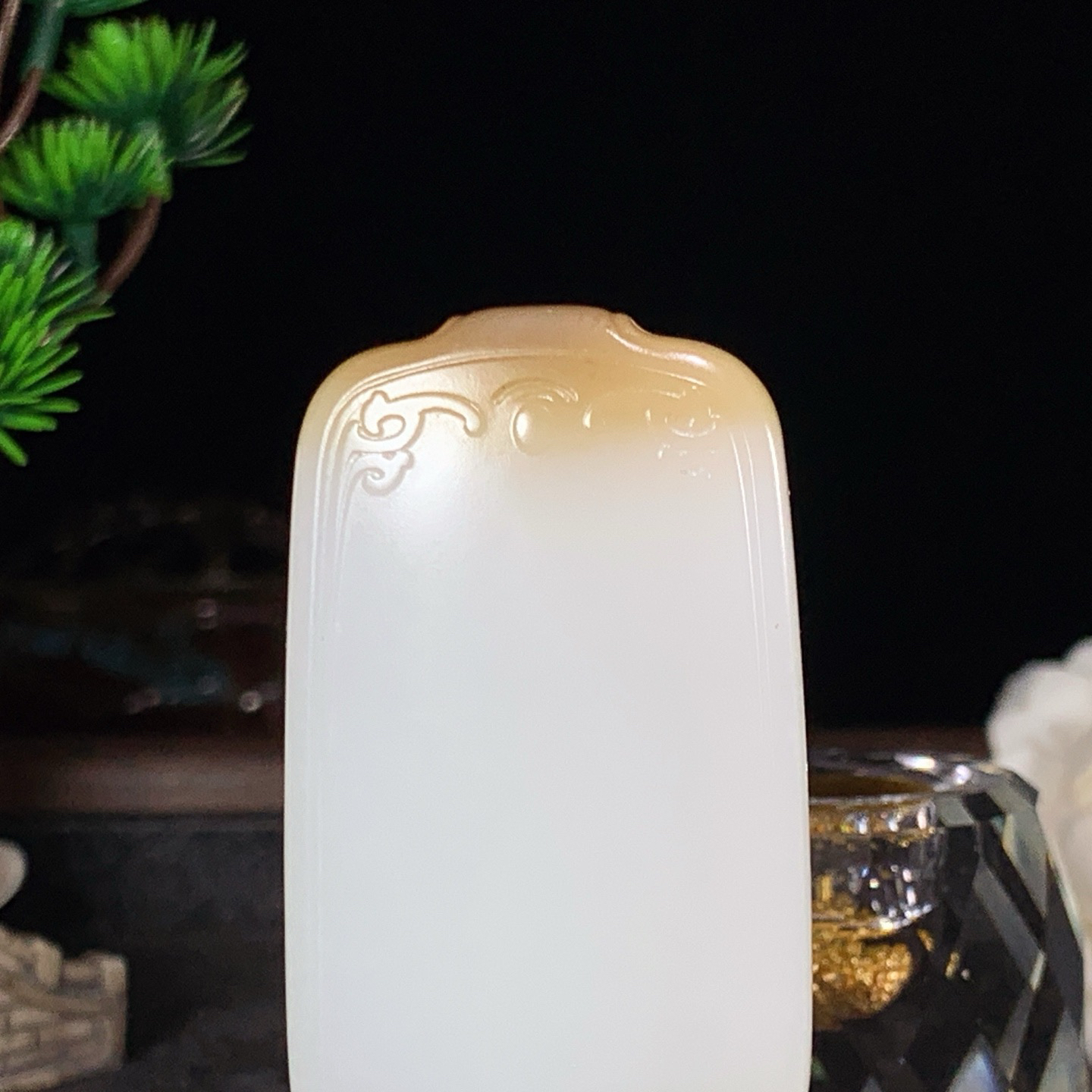 新疆和田玉且末料羊脂白玉平安无事牌挂件！尺寸59/35/11重54.5克 玉质细腻油润 底色纯净 脂粉好，品质好。lt260623