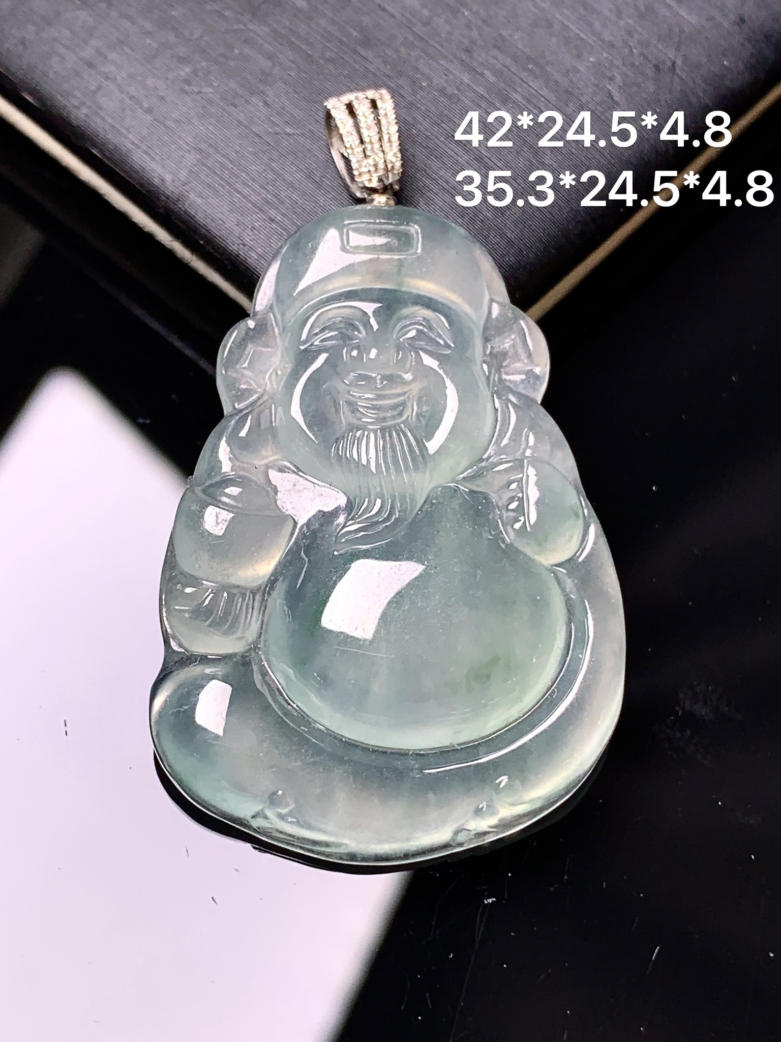 18k金镶嵌冰种财神吊坠 玉质细腻 色泽艳丽清新 整体尺寸42*24.5*4.8 f1