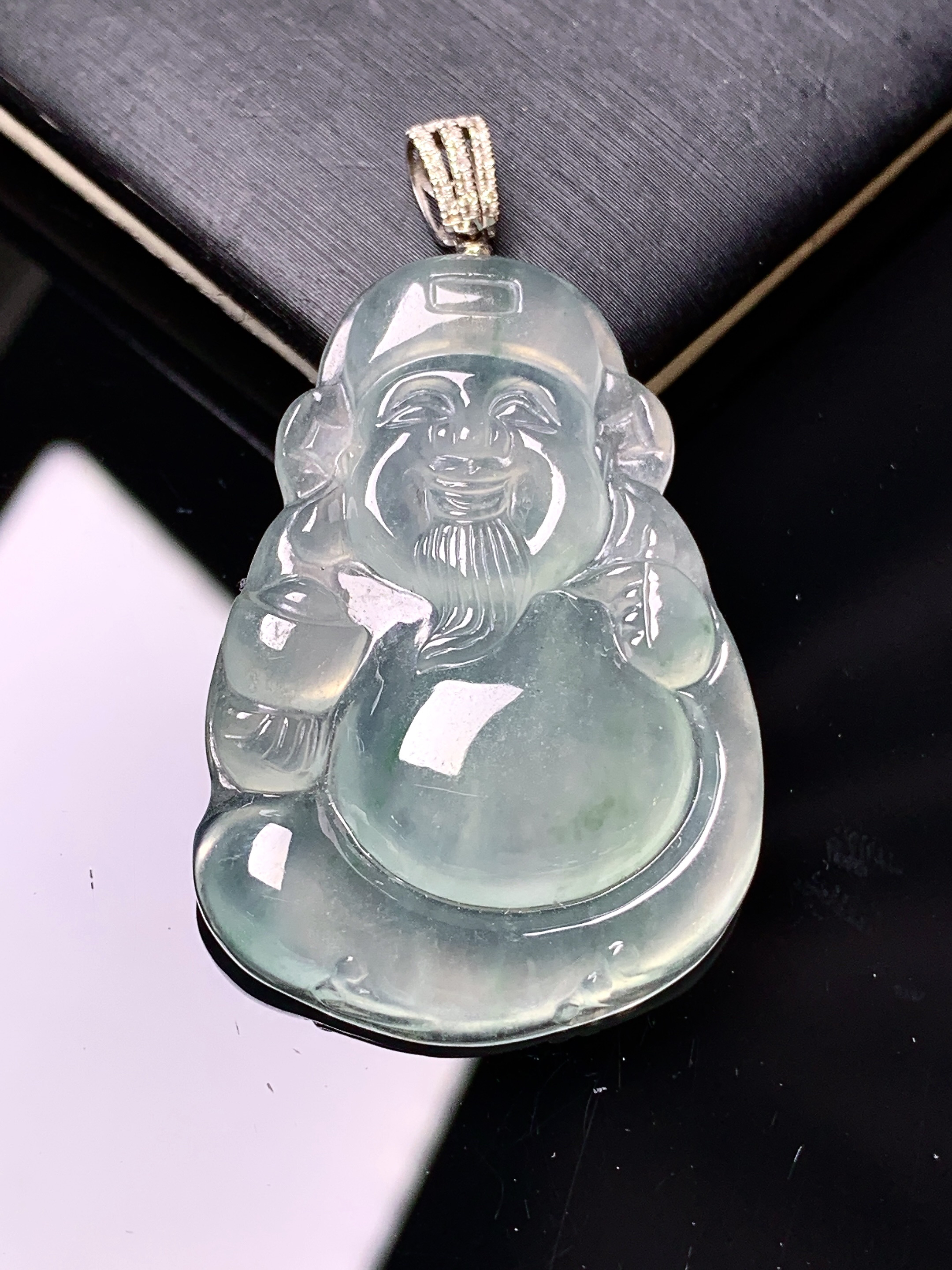 18k金镶嵌冰种财神吊坠 玉质细腻 色泽艳丽清新 整体尺寸42*24.5*4.8 f1