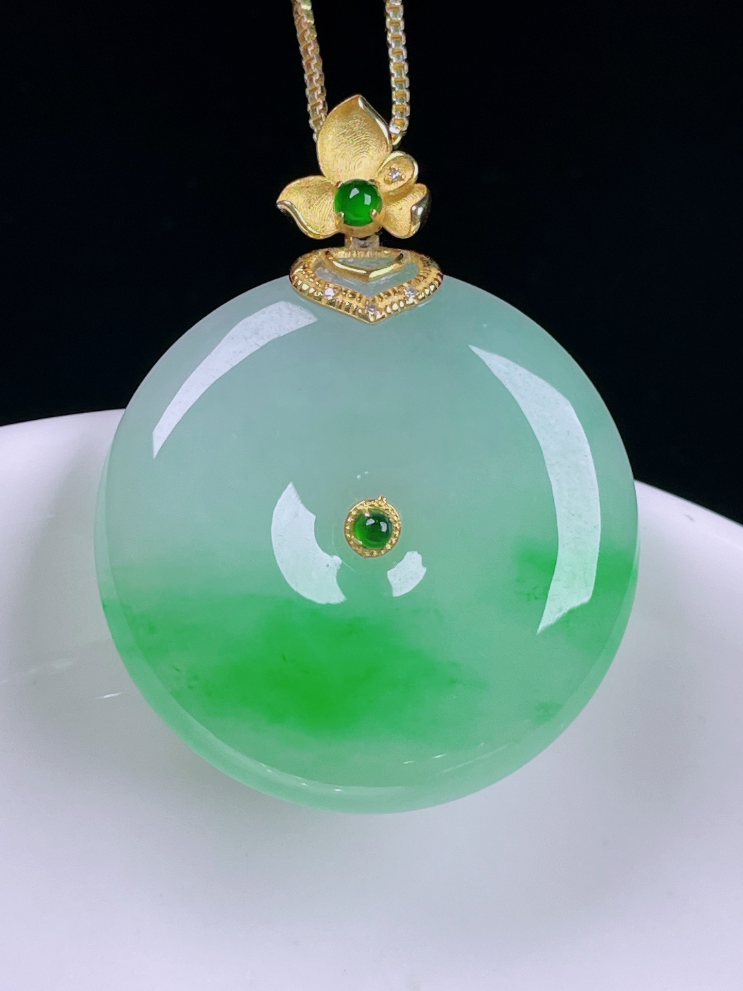 ️冰绿平安扣，老种起光，细底通透，尺寸：35/27.3/6.3mm0622
