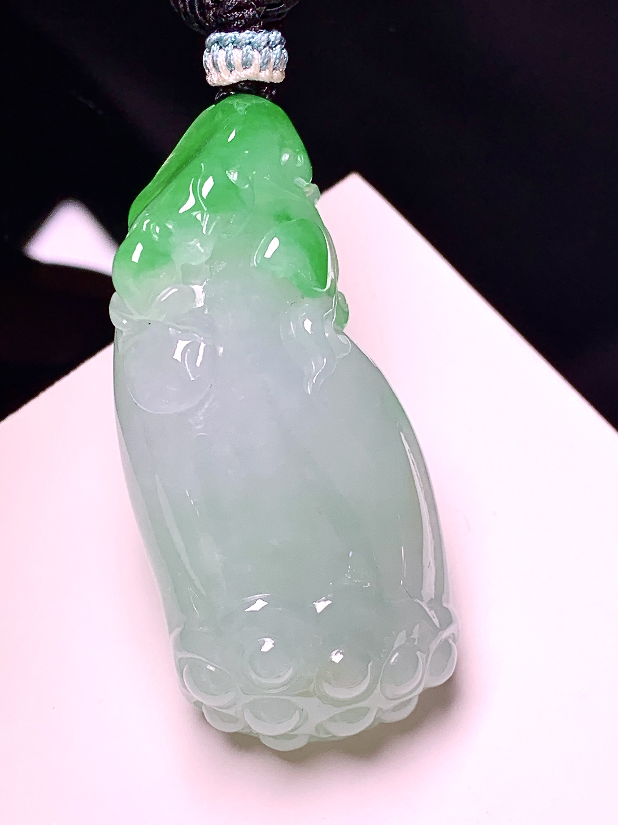 飘绿莲蓬吊坠 玉质细腻 色泽艳丽清新 整体尺寸44*21.3*10 a5
