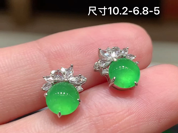 18K 冰绿蛋面耳钉 无裂 尺寸，10.2-6.8-5