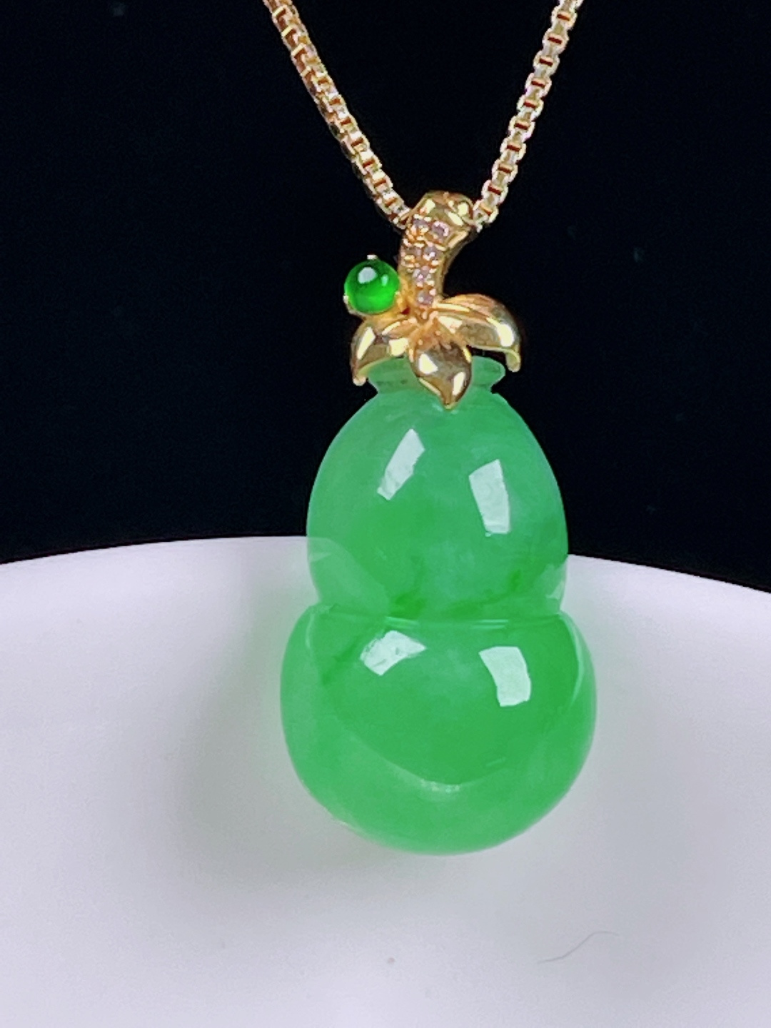 ️冰绿葫芦，老种起光，细底通透，尺寸：24.5裸石18.8/12/7.2mm0622