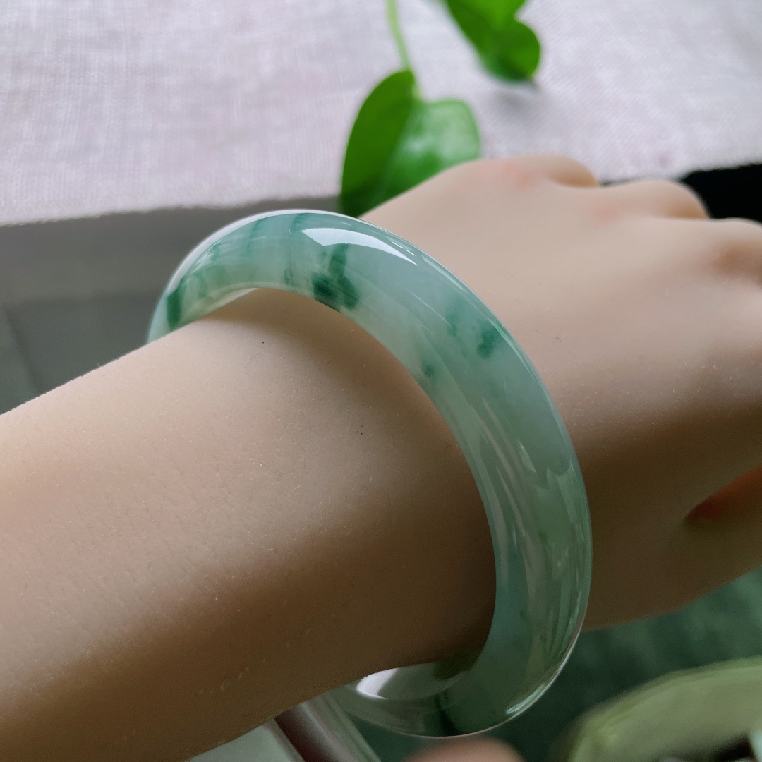 59.9/13/8.7，飘花正圈，飘逸浓绿水墨飘花，虚实相融意境清雅，无裂，ss54240a