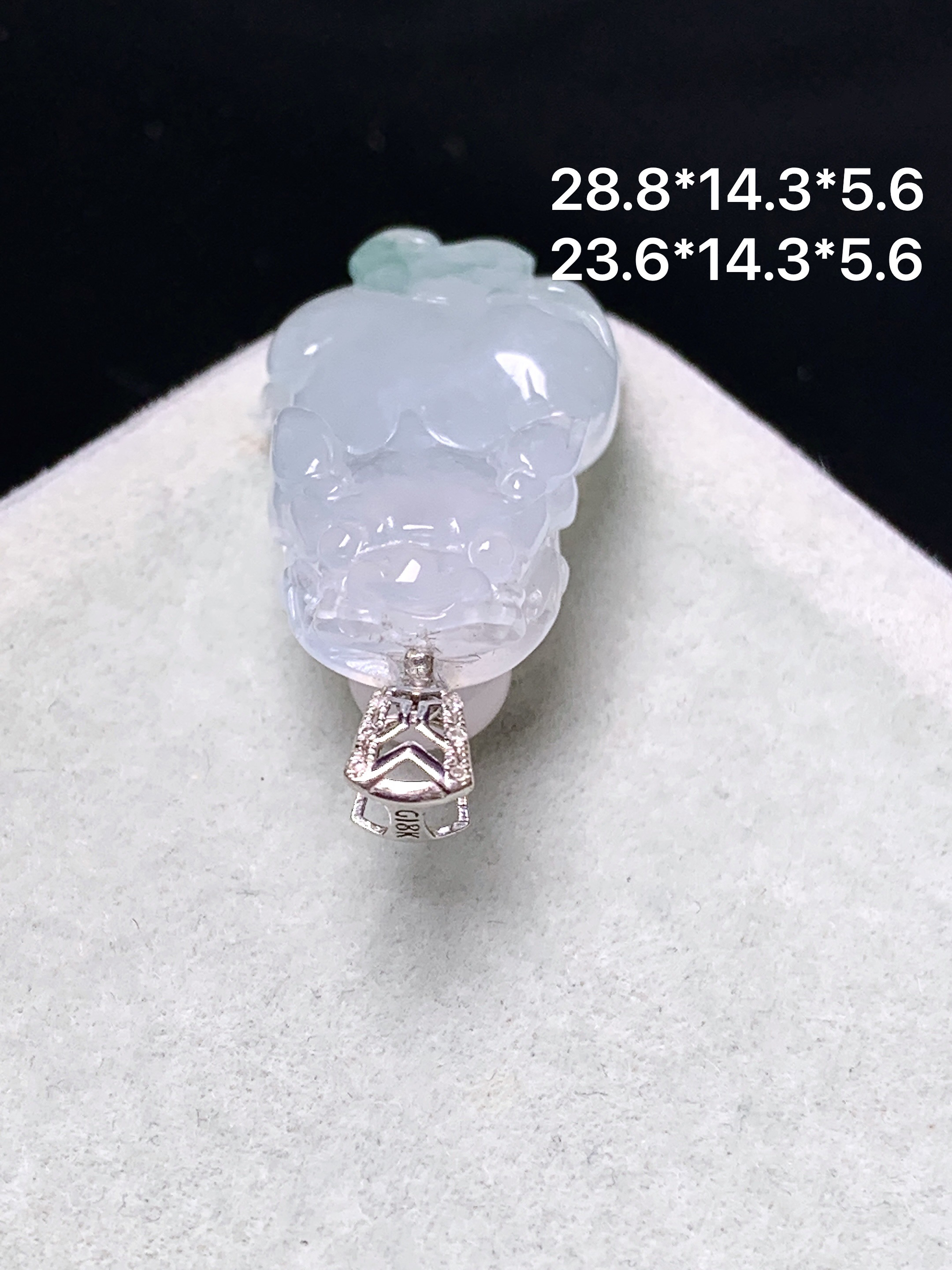 18k金镶嵌冰种飘绿貔貅吊坠 玉质细腻 色泽艳丽清新 整体尺寸28.8*14.3*5.6 j1