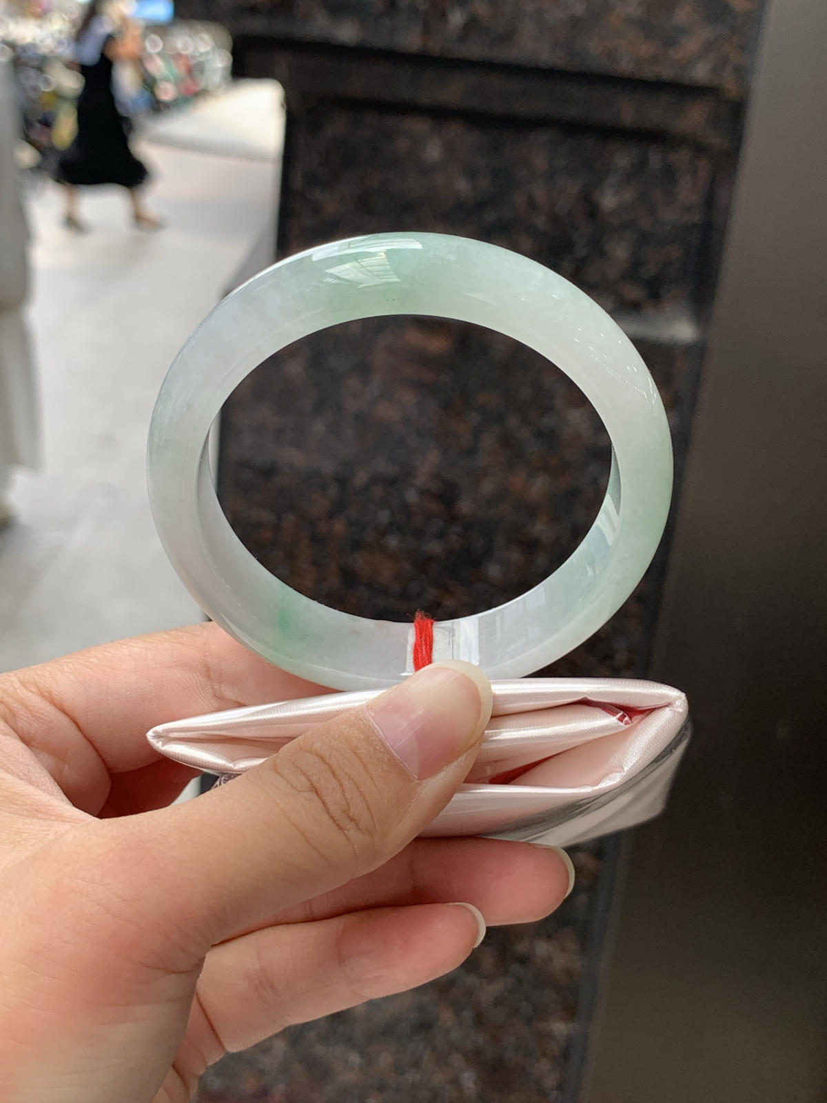 底子细腻，飘绿底正圈55.9-13.7-7.4
