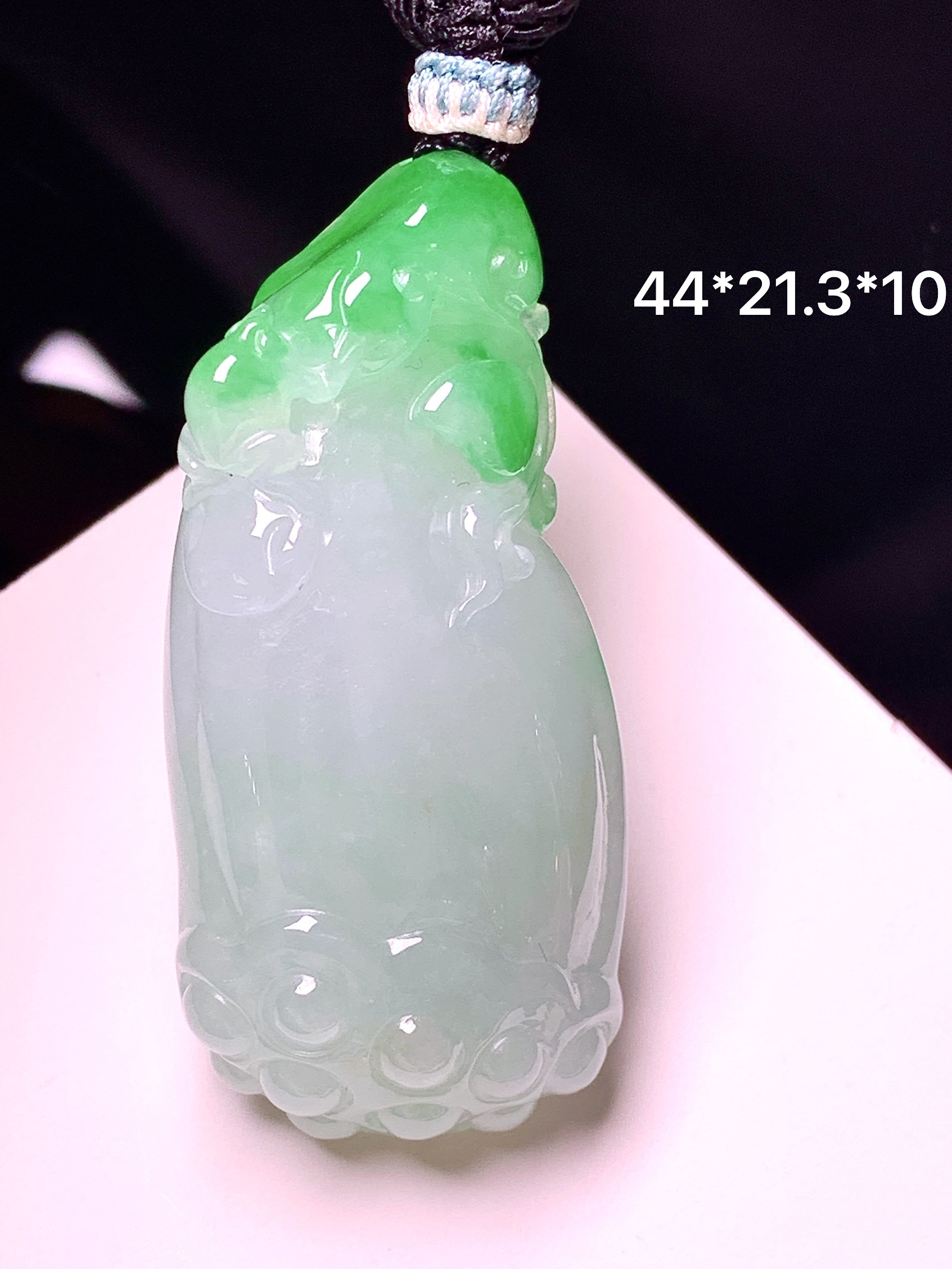 飘绿莲蓬吊坠 玉质细腻 色泽艳丽清新 整体尺寸44*21.3*10 a5