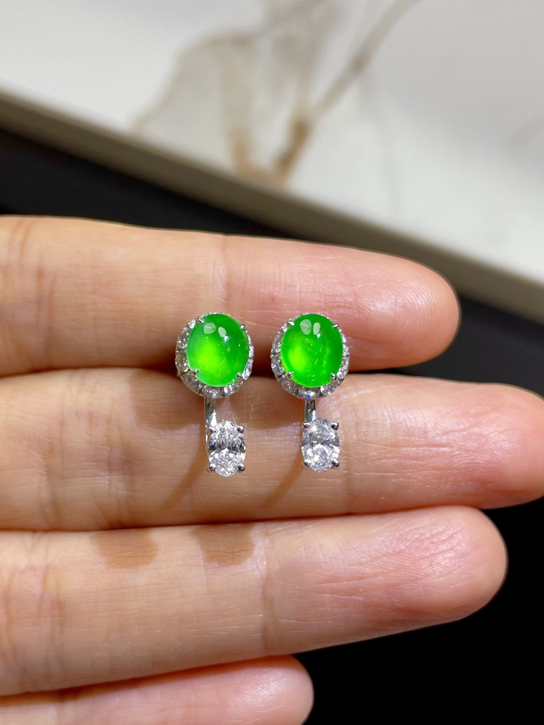 ️新品 | 冰种正阳绿蛋面耳钉裸石：6.5*5.5*3.5mm整体：16.5*7*7mm