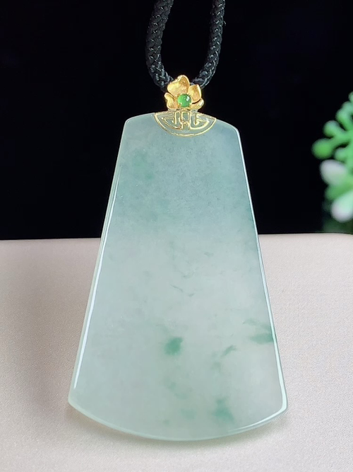 18k金镶冰飘花无事牌，无裂，尺寸40-25.8-2.3mm，L22yxa