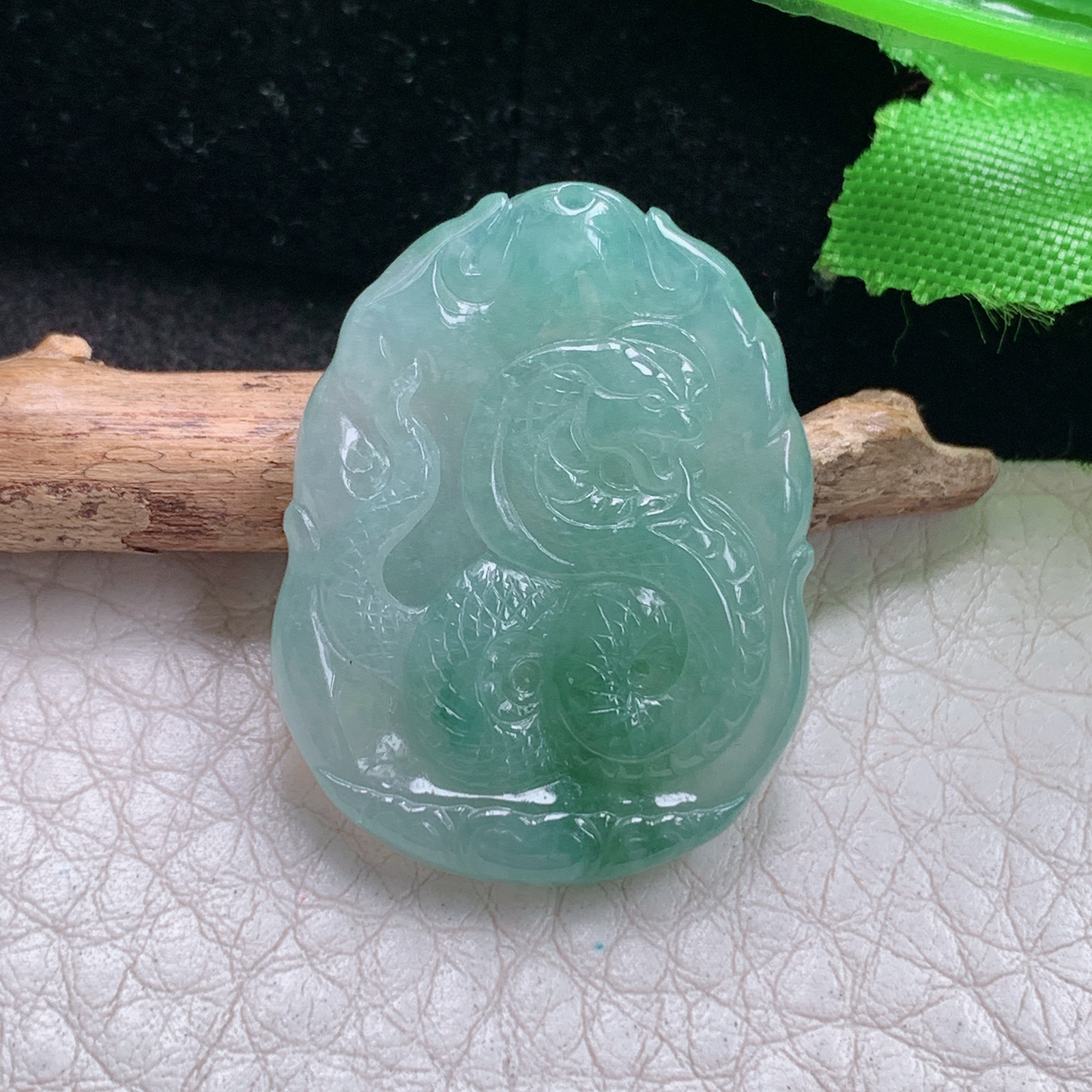 ktj实拍31*23.5*4缅甸翡翠a货精雕冰飘花腰缠万贯 生肖蛇玉吊坠