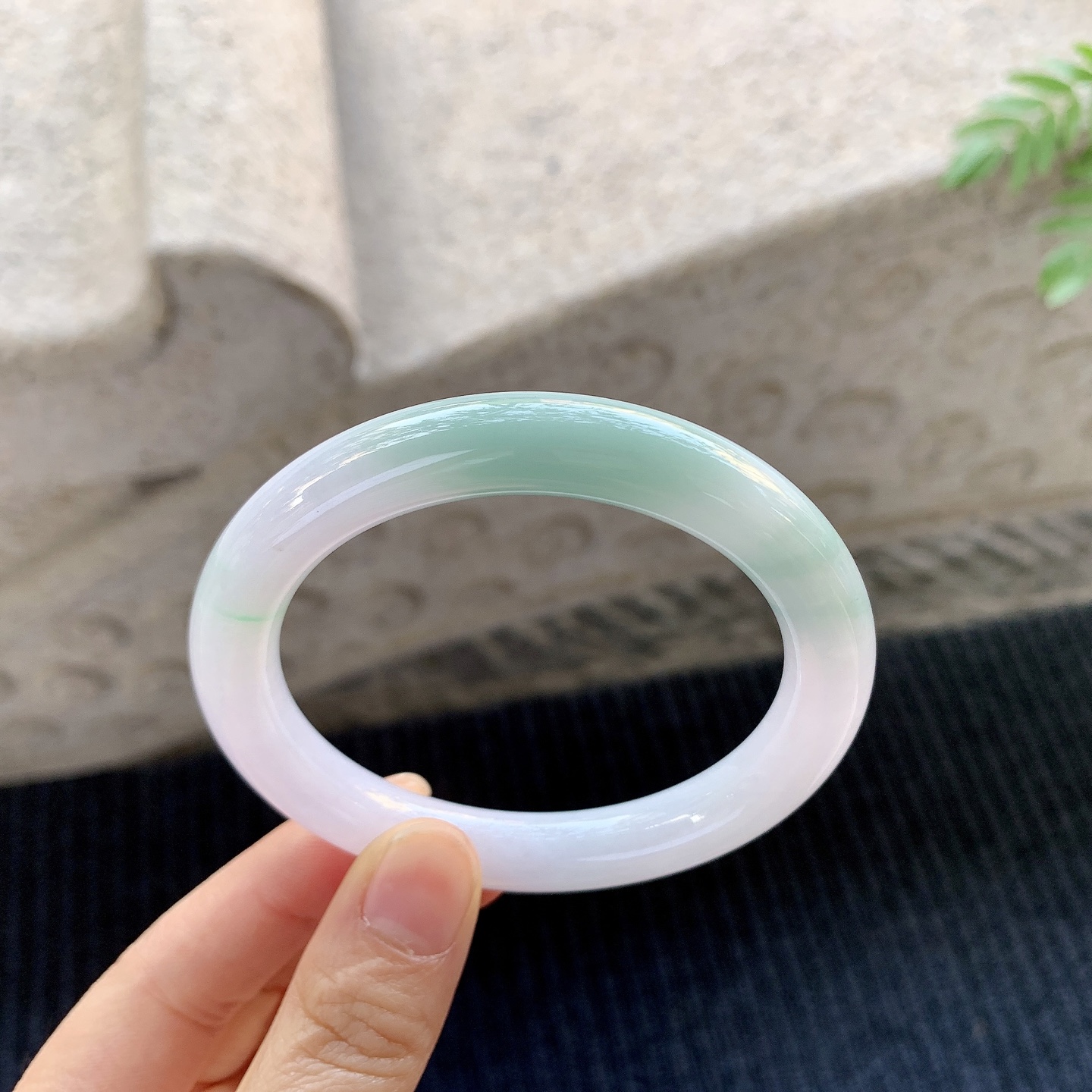 圆条55 56 57【圈口】56.8/10.2/9.4【编码】Y01060683【描述】春彩，种老，细腻，无裂