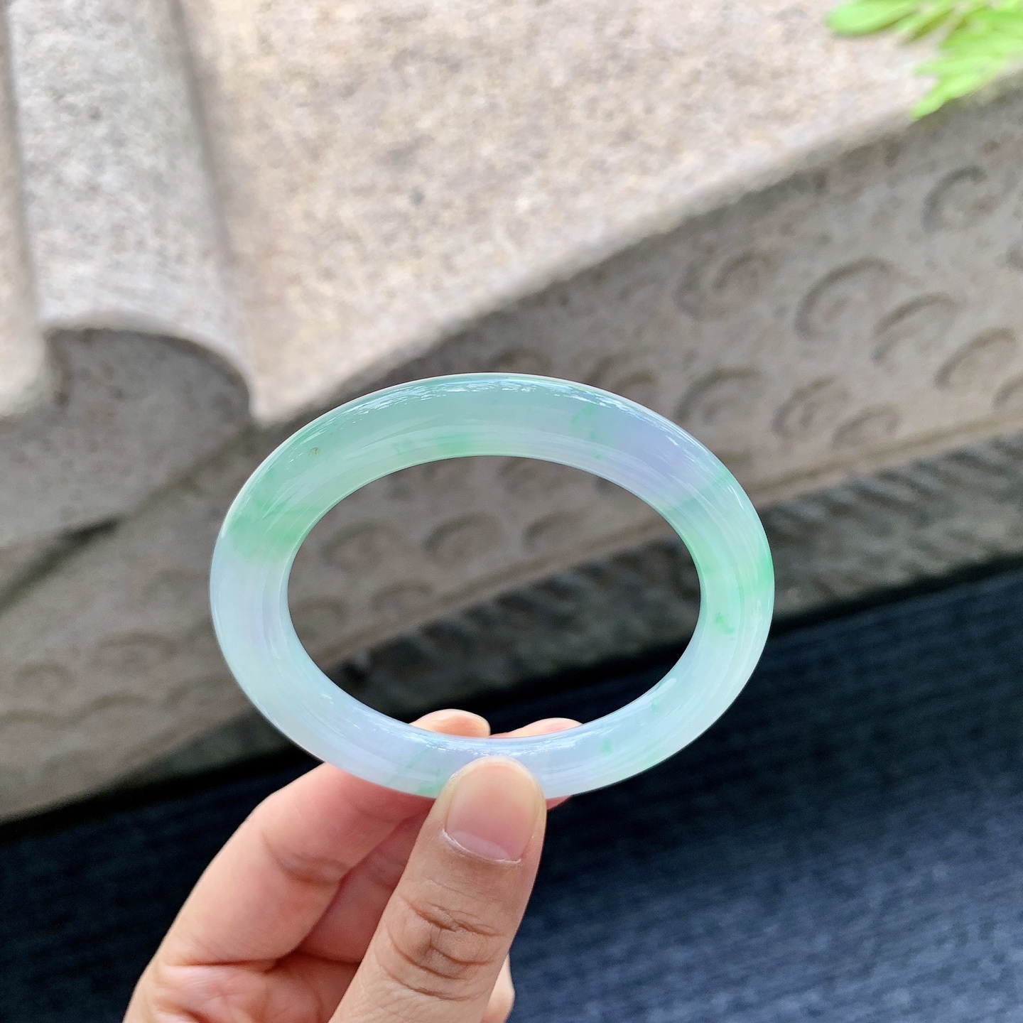 圆条50 51【圈口】51.4/8.3/8.5【编码】GJ062327【描述】糯冰椿彩，水润，种老，细腻，打灯有纹线