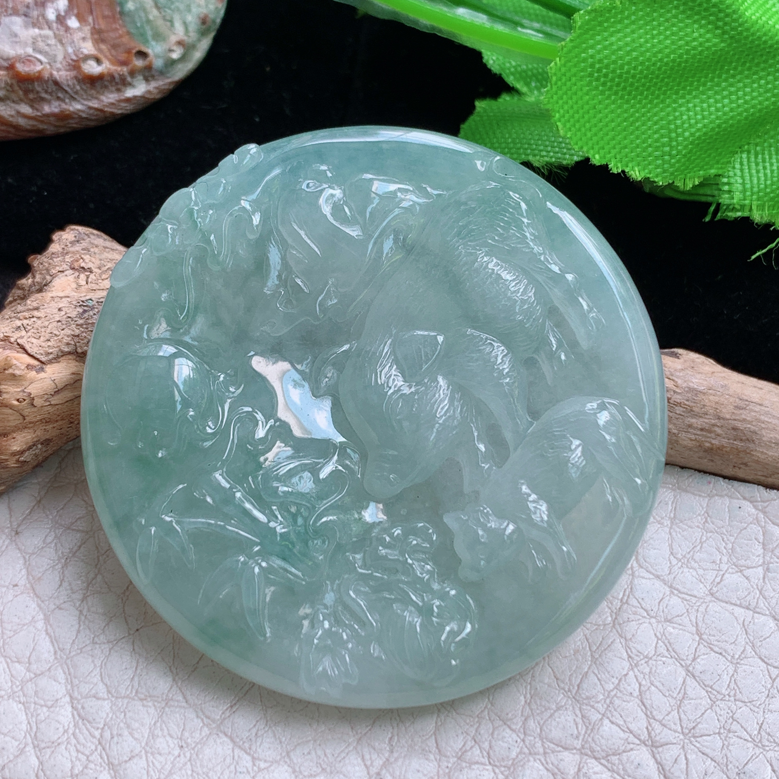 ktj实拍46.6*6缅甸翡翠a货精雕冰晴招财猪 生肖猪玉吊坠 玉挂件