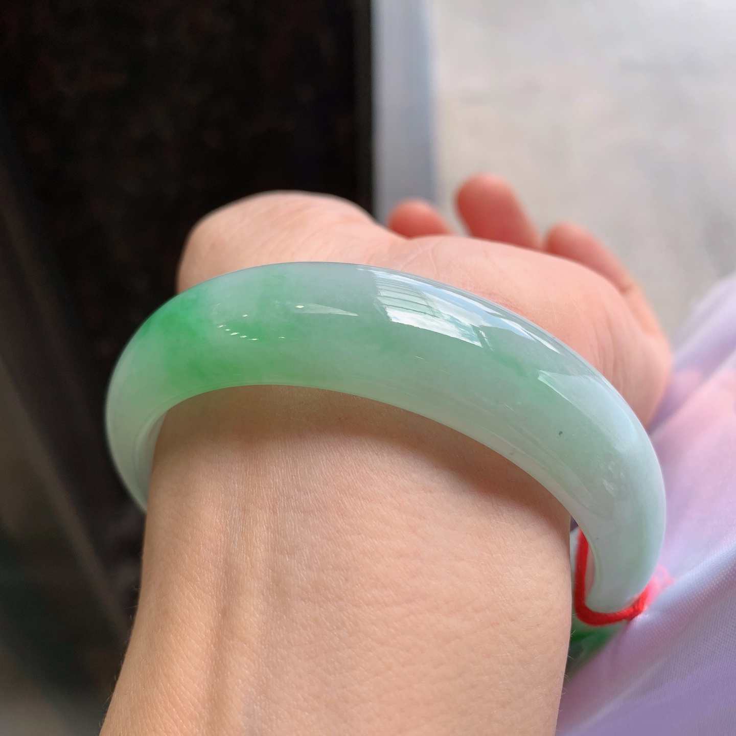 正圈飘绿 有两颗美人痣 尺寸：61.2/16.2/8 大圈口