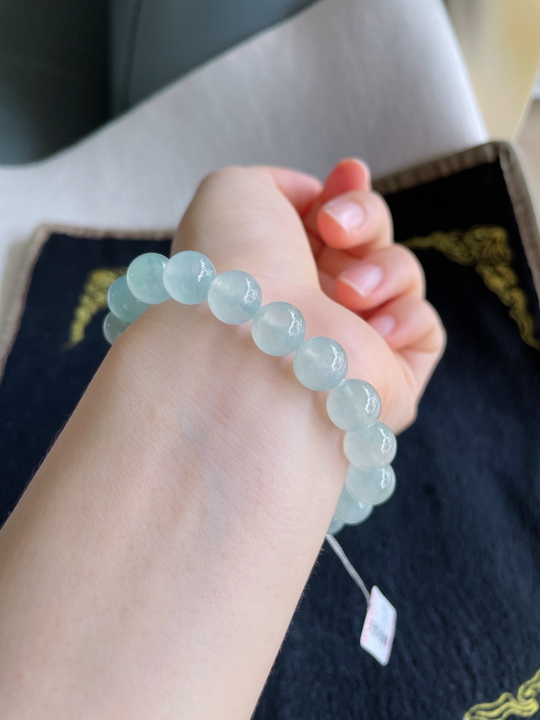缅甸天然翡翠A货，冰淡绿手串，尺寸：9.7mm。【编4301】