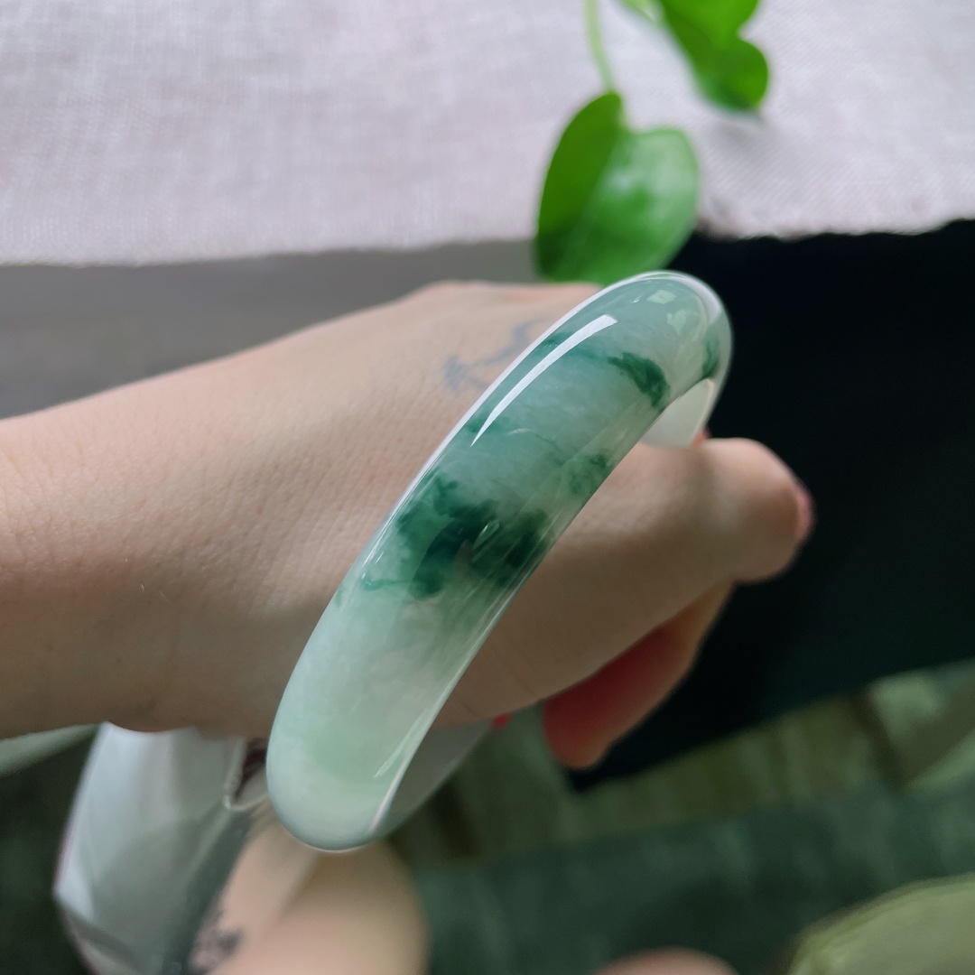60/13.4/8.5，飘花正圈，玉质细腻，柔光内敛，温和素雅，韵味悠长，低调耐看，无裂，ss54248a