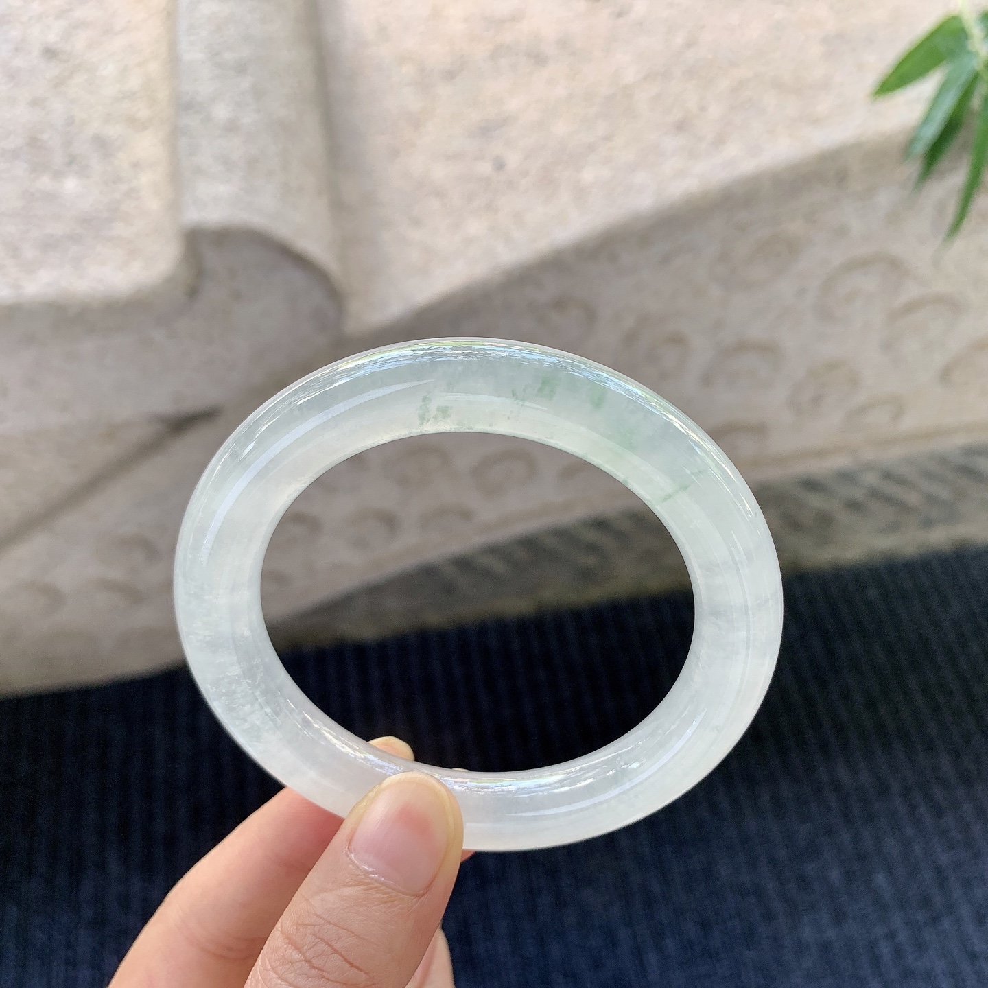 圆条55 56，冰种飘绿，清透，水润，种老，细腻，无裂