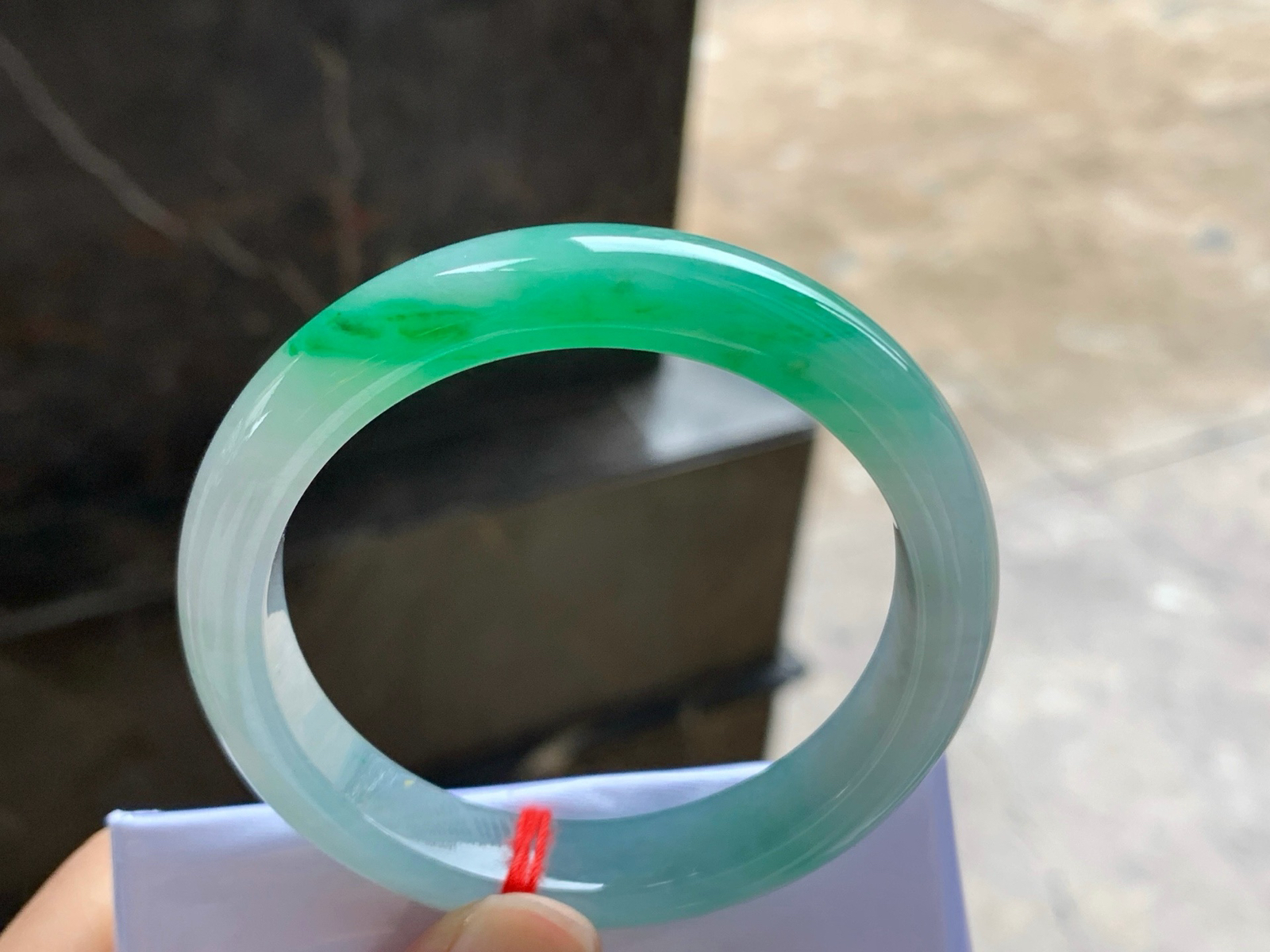 51.5-10.8-7.5
阳绿色手镯^_^色阳细腻