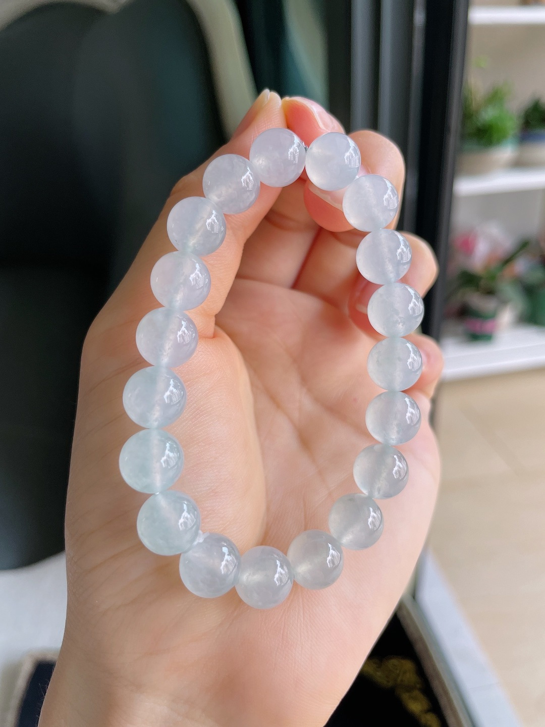 缅甸天然翡翠A货，冰种白冰手串，尺寸：9.6mm。【编4302】