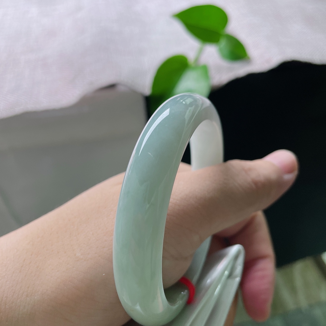 56.2/12.6/7.9蓝底正圈，水润细腻，温婉可人，一点皮纹，洒金，ss54100a