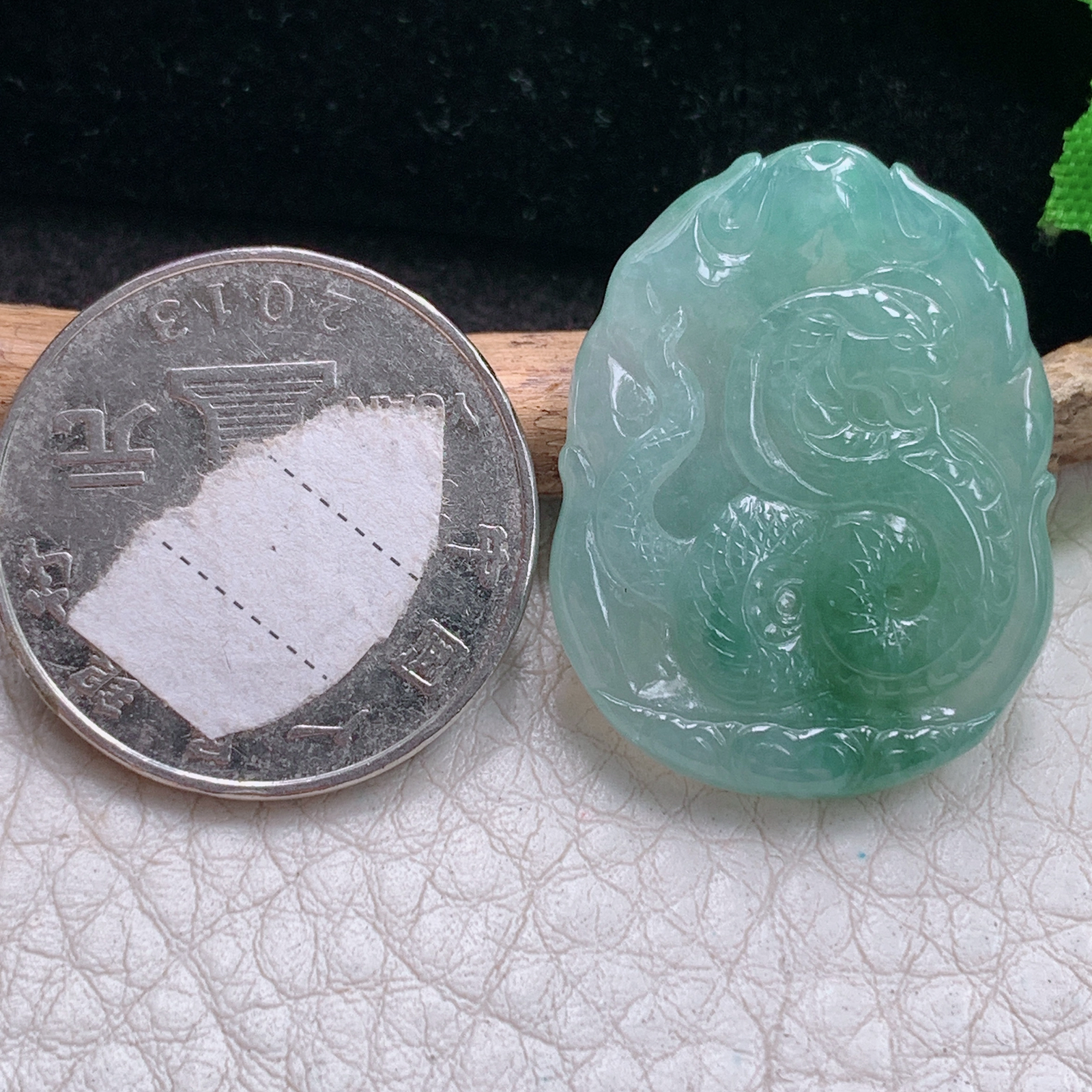 ktj实拍31*23.5*4缅甸翡翠a货精雕冰飘花腰缠万贯 生肖蛇玉吊坠